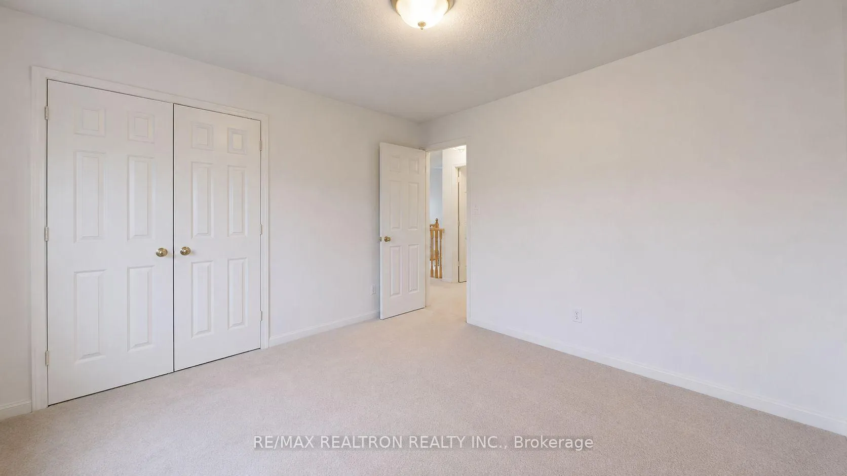 Photo 18 of 47 Central Park Drive, Markham, Markville — HOMEH