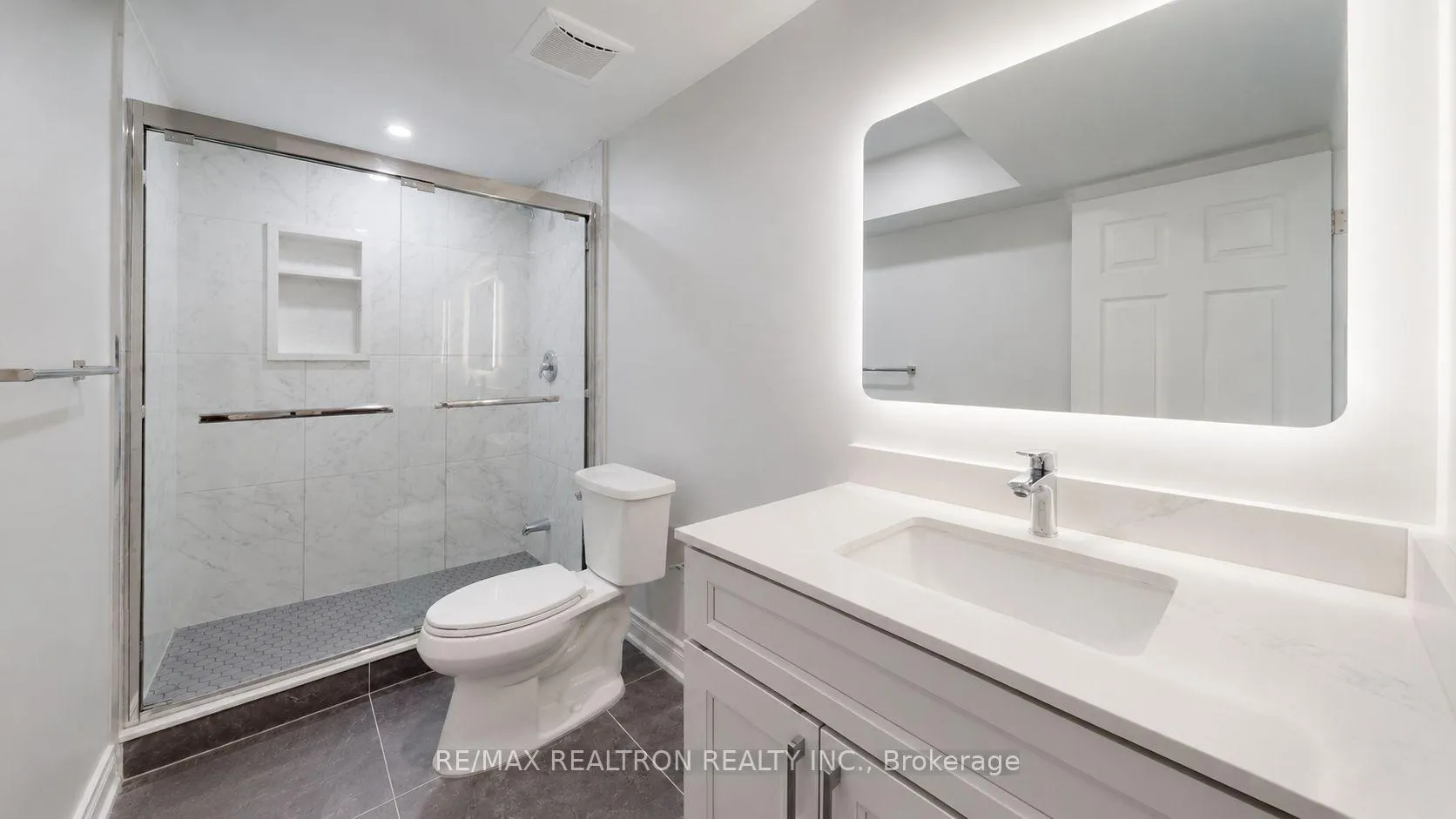 Photo 23 of 47 Central Park Drive, Markham, Markville — HOMEH