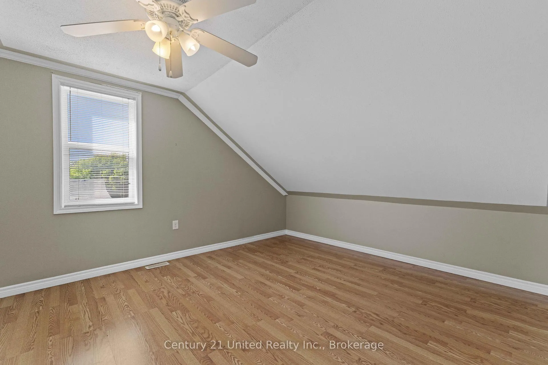 Photo 26 of 359 Mcgill Street, Peterborough, Otonabee Ward 1 — HOMEH