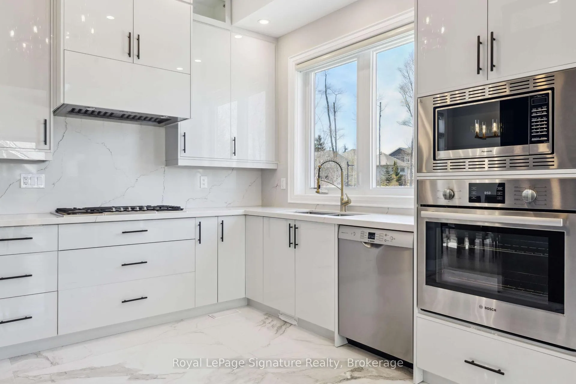 Photo 8 of 115 Rankin's Crescent, Blue Mountains — HOMEH
