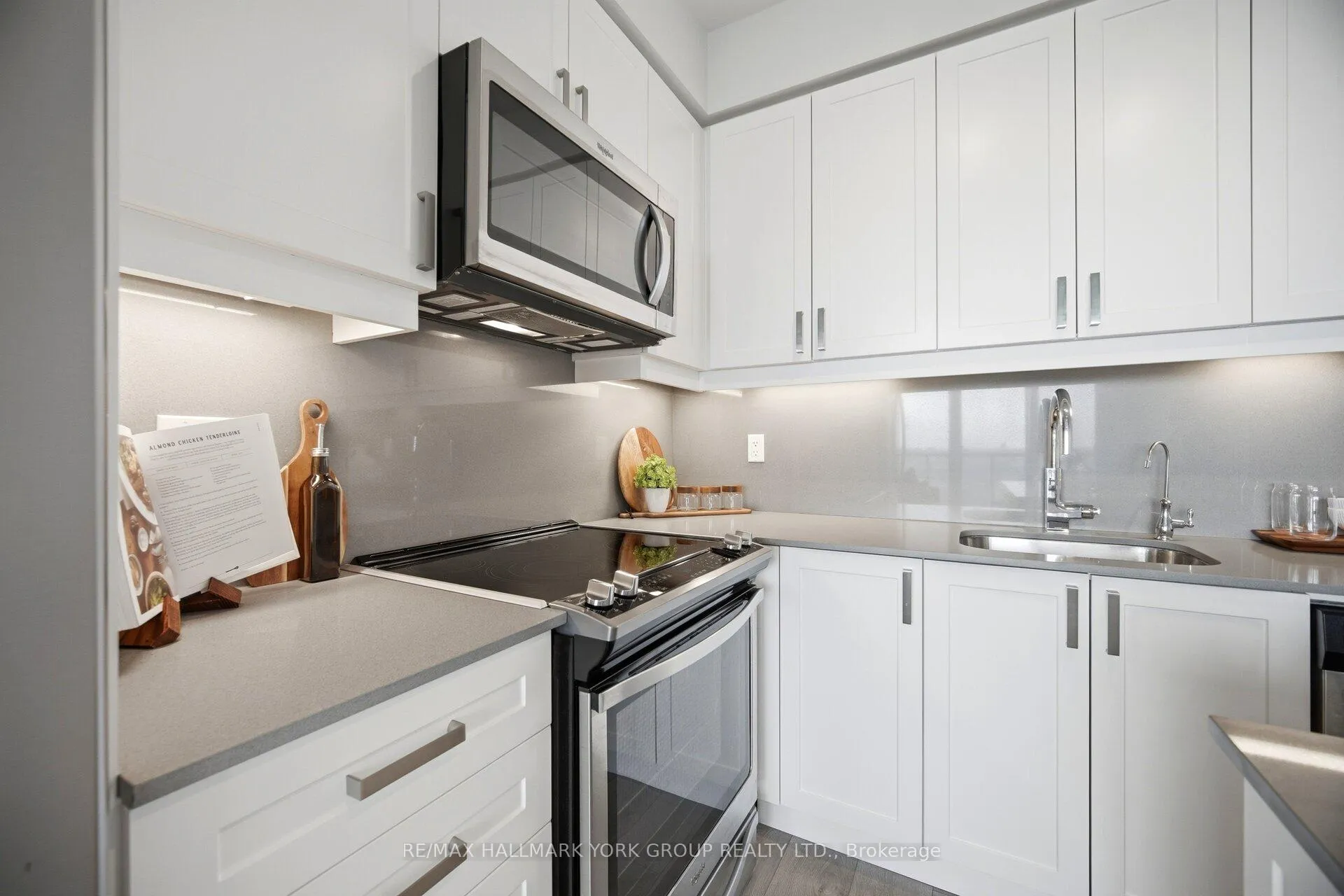 Photo 7 of Unit 2117, 7895 Jane Street, Vaughan, Concord — HOMEH