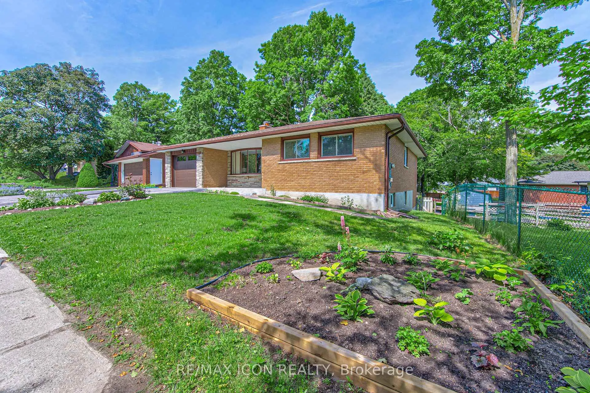 Photo 3 of 598 Glen Forrest Boulevard, Waterloo — HOMEH