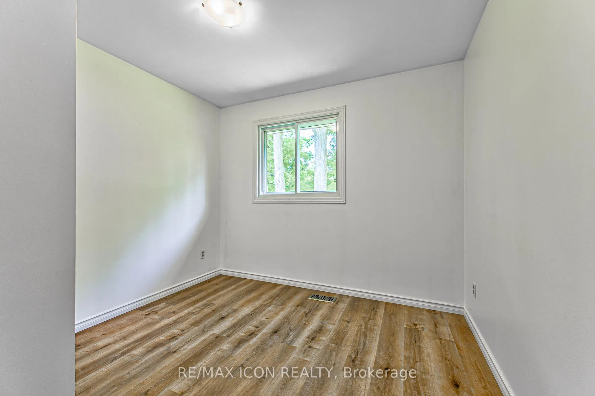 Photo 12 of 598 Glen Forrest Boulevard, Waterloo — HOMEH