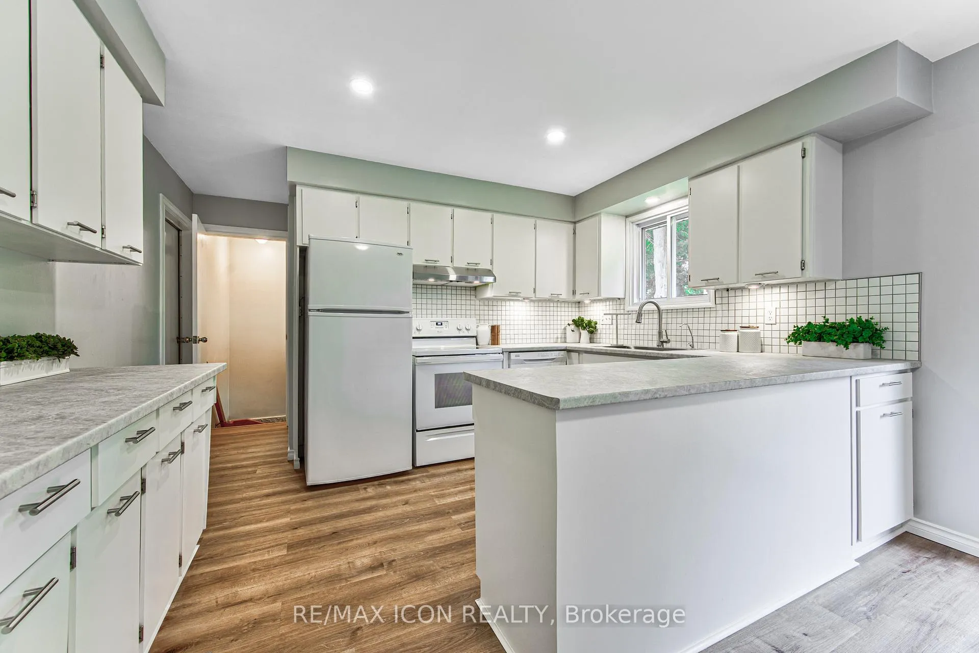 Photo 21 of 598 Glen Forrest Boulevard, Waterloo — HOMEH