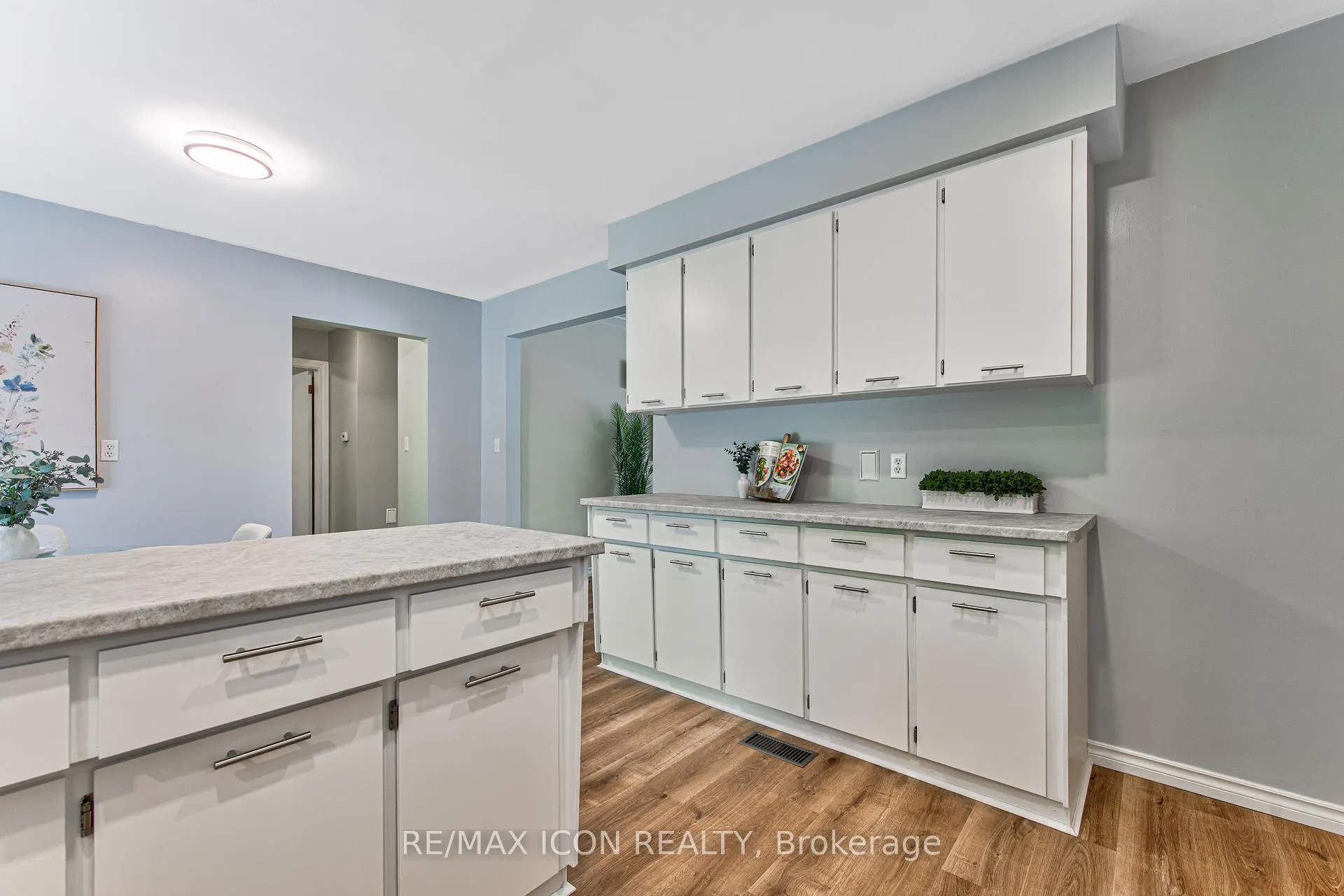 Photo 23 of 598 Glen Forrest Boulevard, Waterloo — HOMEH
