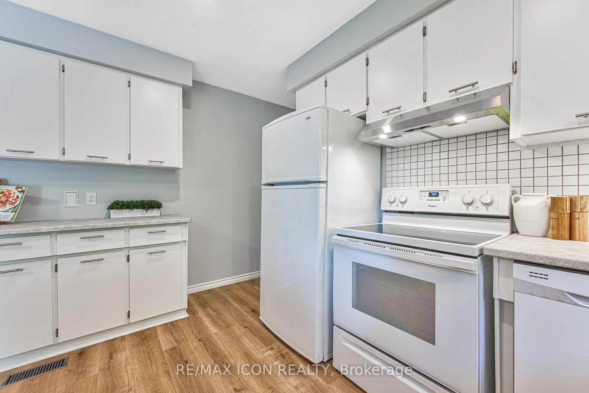 Photo 24 of 598 Glen Forrest Boulevard, Waterloo — HOMEH