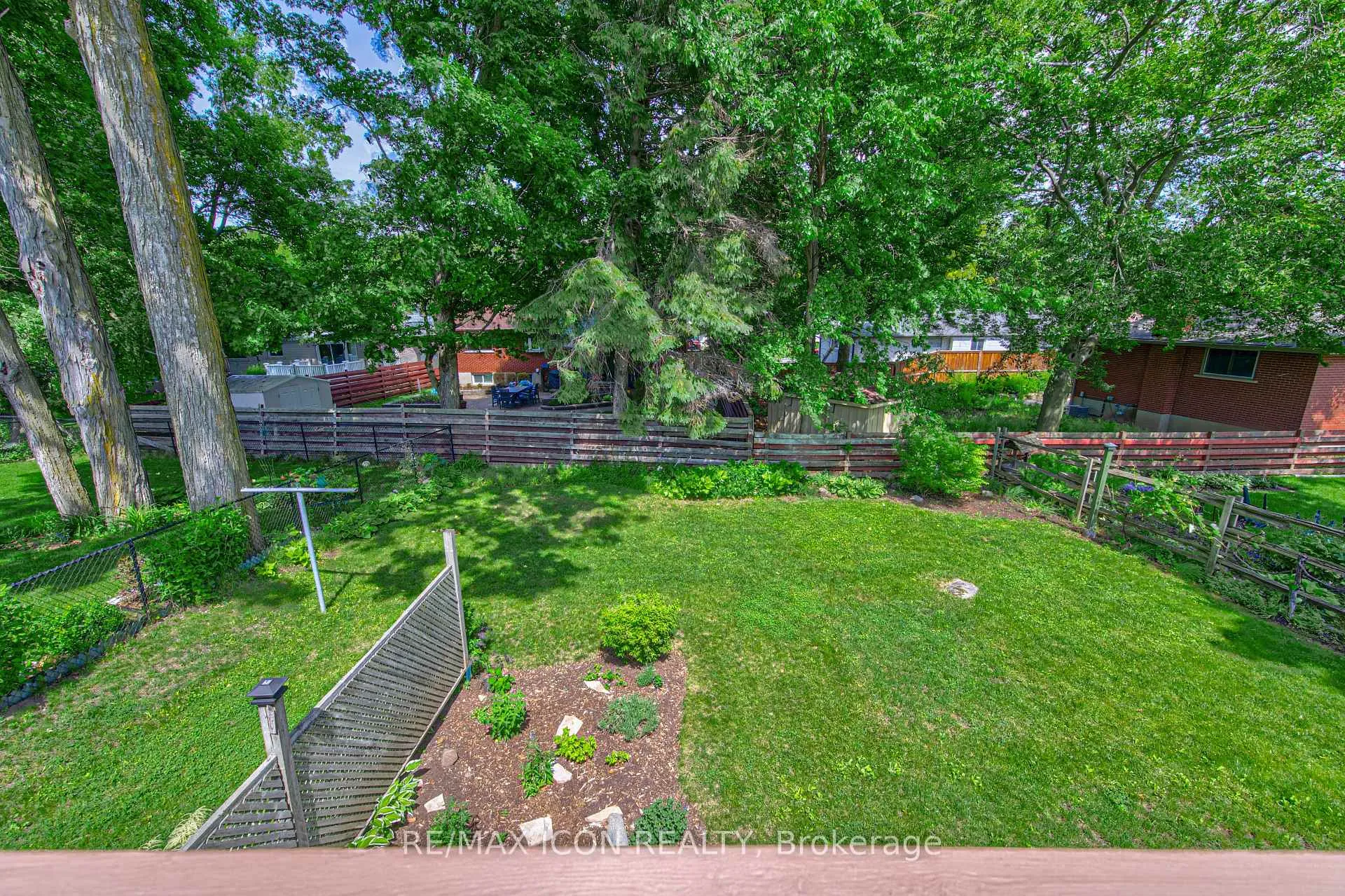 Photo 26 of 598 Glen Forrest Boulevard, Waterloo — HOMEH