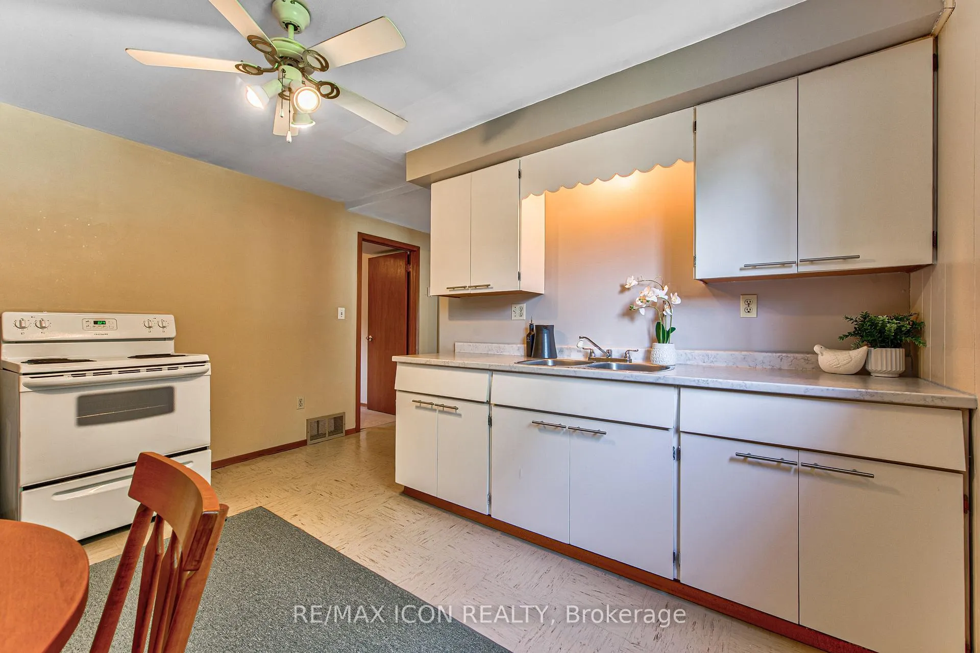 Photo 40 of 598 Glen Forrest Boulevard, Waterloo — HOMEH