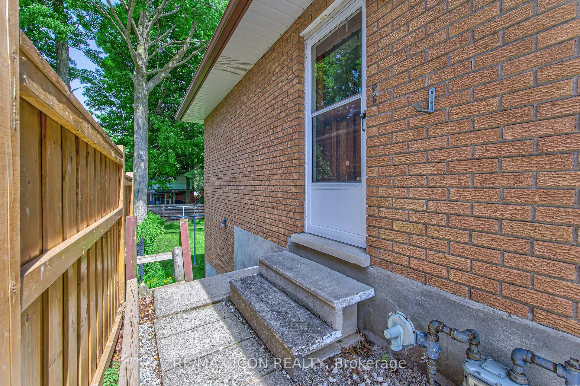 Photo 41 of 598 Glen Forrest Boulevard, Waterloo — HOMEH