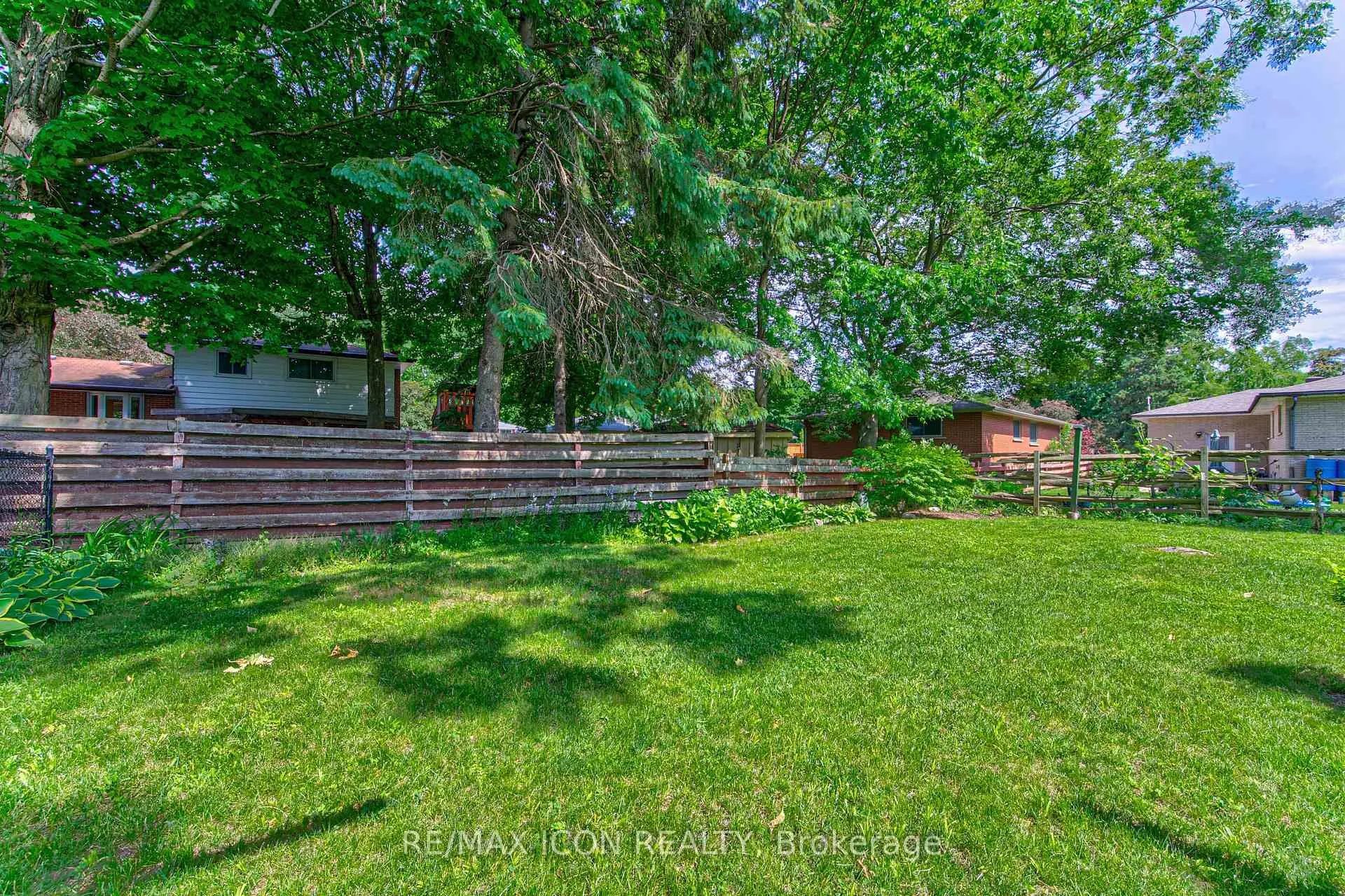 Photo 47 of 598 Glen Forrest Boulevard, Waterloo — HOMEH