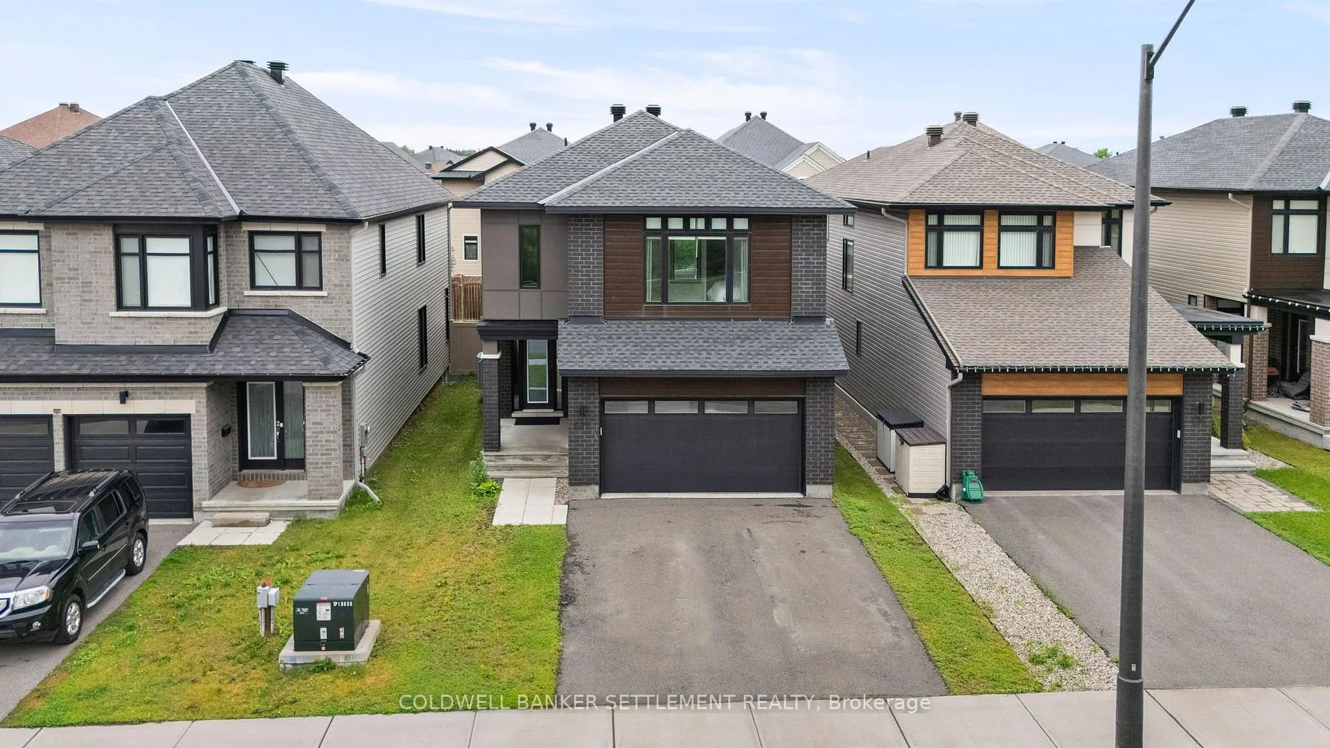 Photo 2 of 682 Borbridge Avenue, Ottawa, Riverside South/Gloucester Glen — HOMEH