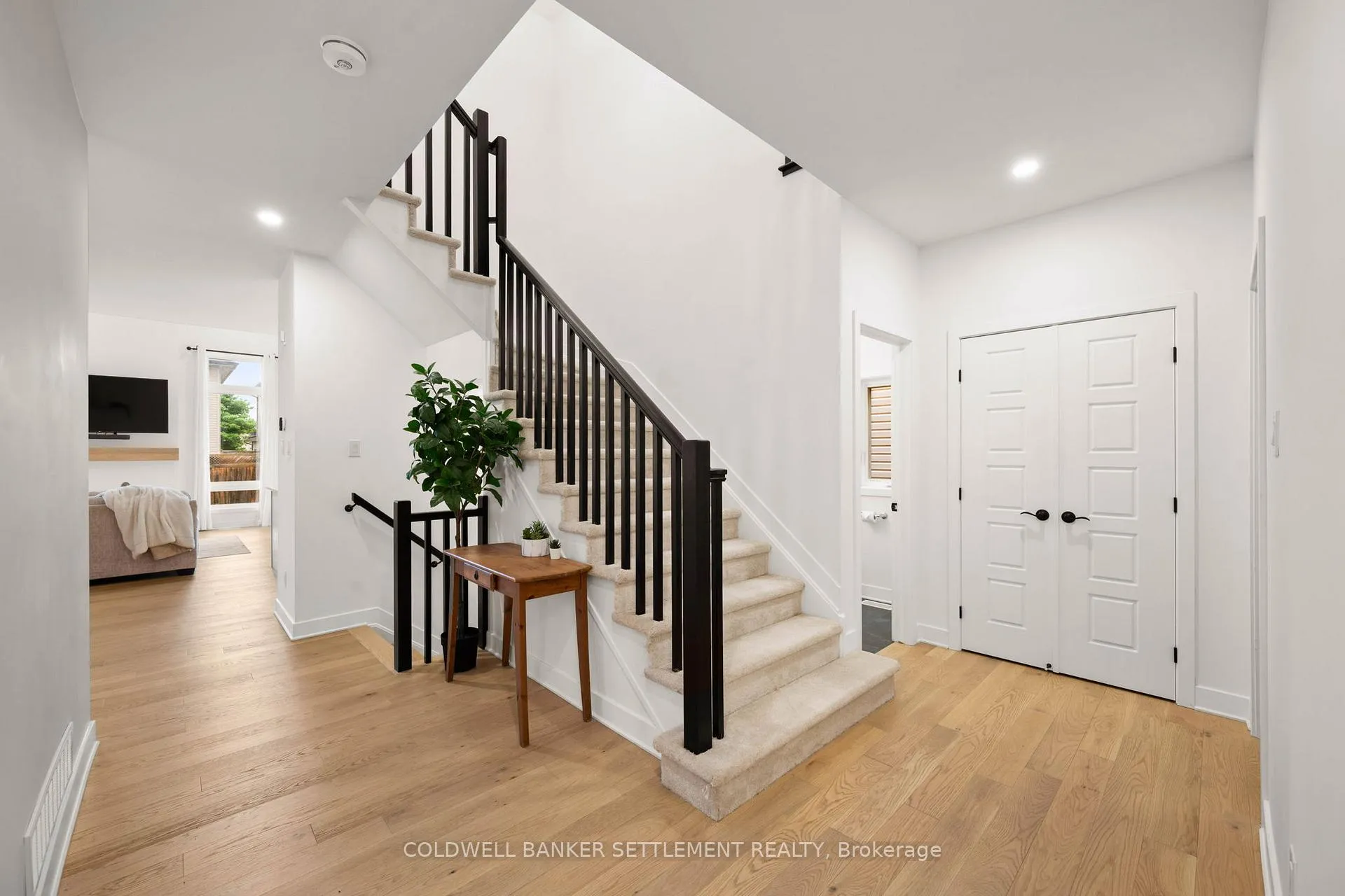 Photo 8 of 682 Borbridge Avenue, Ottawa, Riverside South/Gloucester Glen — HOMEH