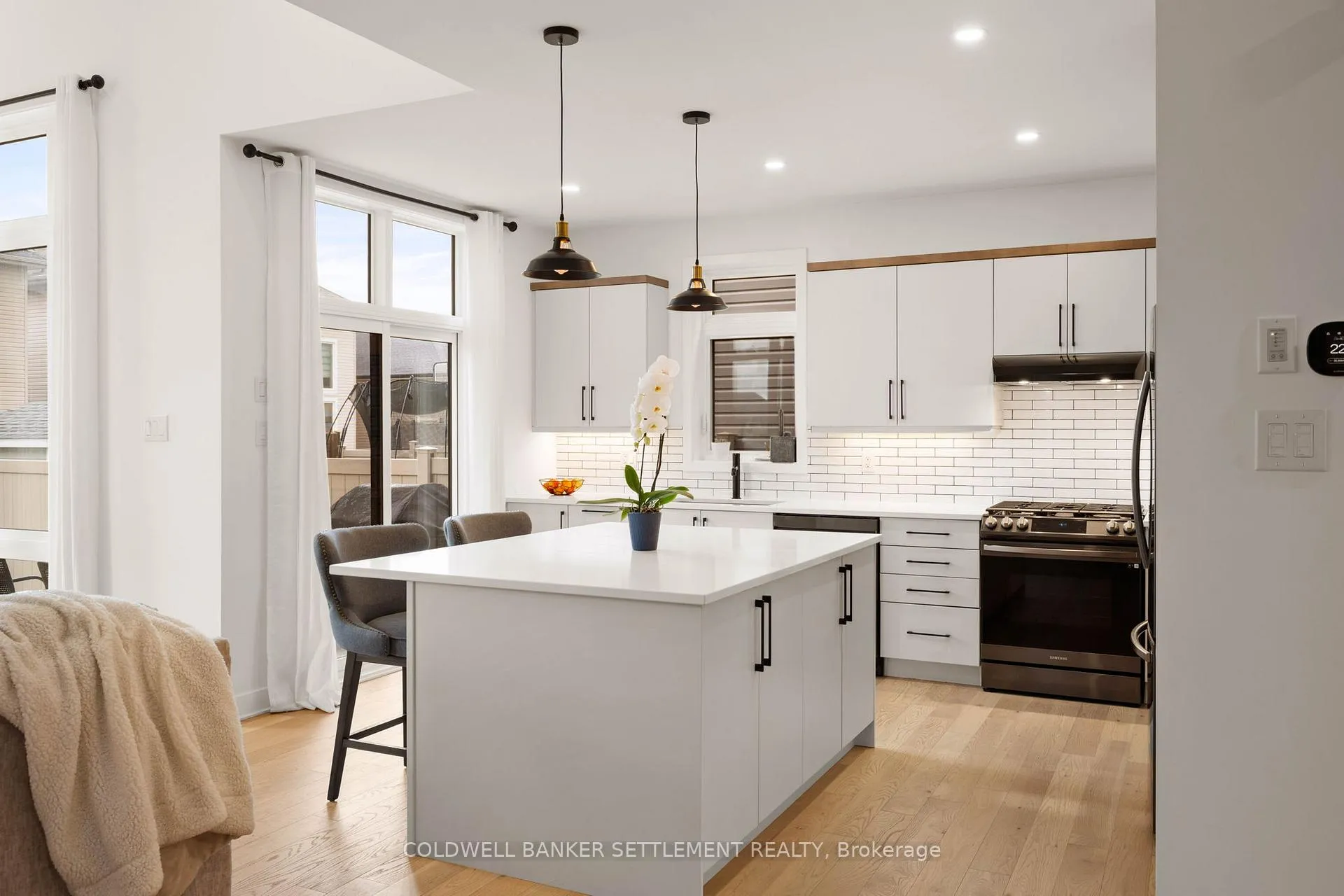 Photo 10 of 682 Borbridge Avenue, Ottawa, Riverside South/Gloucester Glen — HOMEH