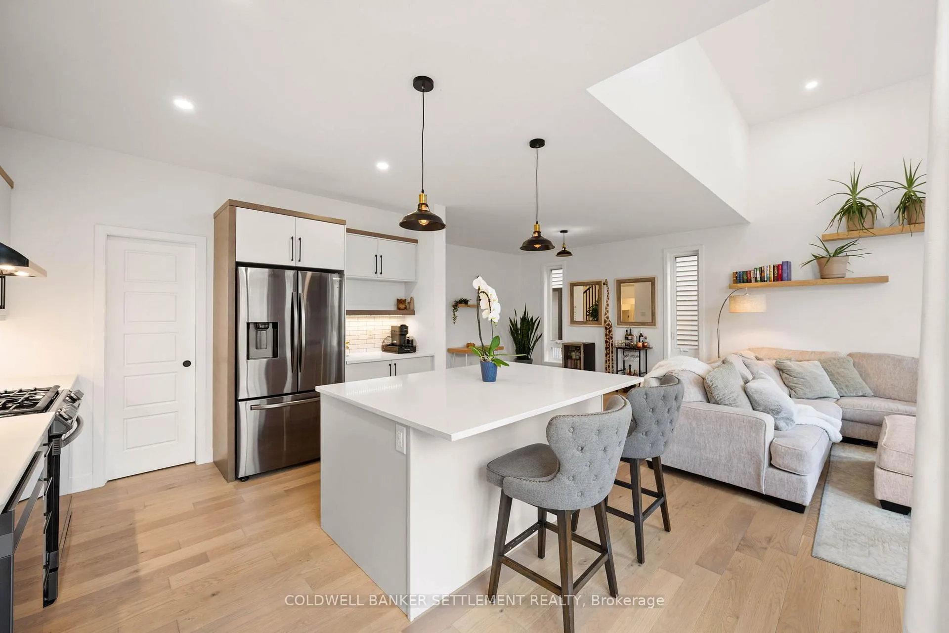 Photo 15 of 682 Borbridge Avenue, Ottawa, Riverside South/Gloucester Glen — HOMEH