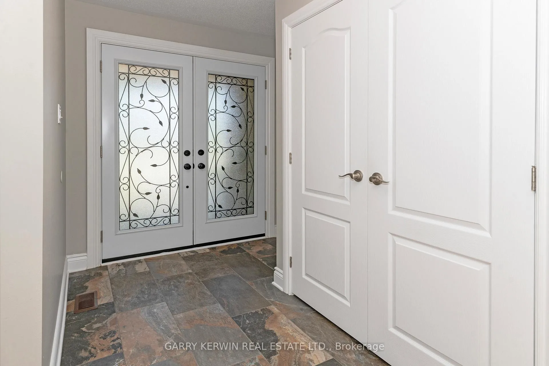 Photo 5 of 77 Birchfield Avenue, Ottawa, Kanata - Emerald Meadows/Trailwest — HOMEH