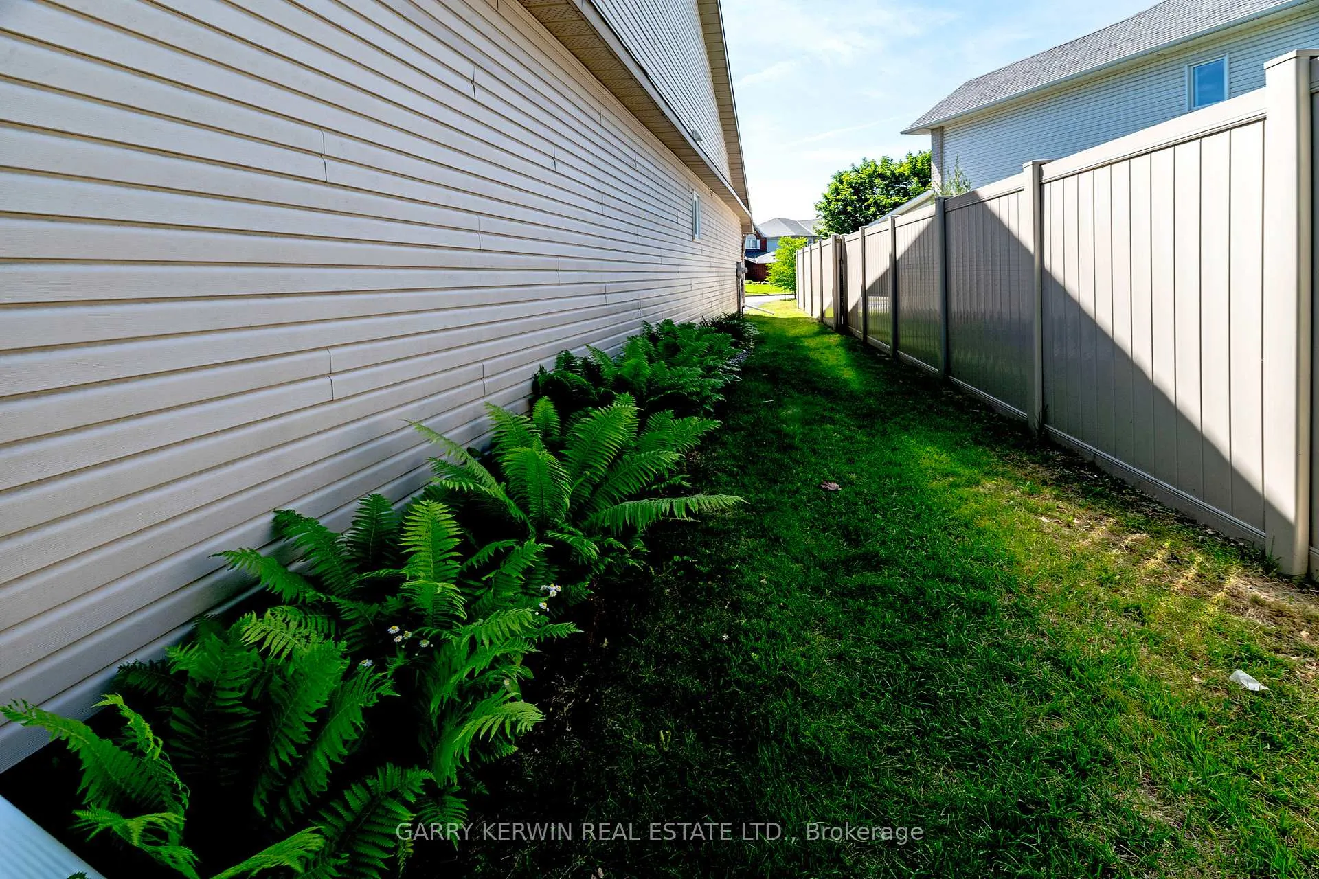Photo 39 of 77 Birchfield Avenue, Ottawa, Kanata - Emerald Meadows/Trailwest — HOMEH