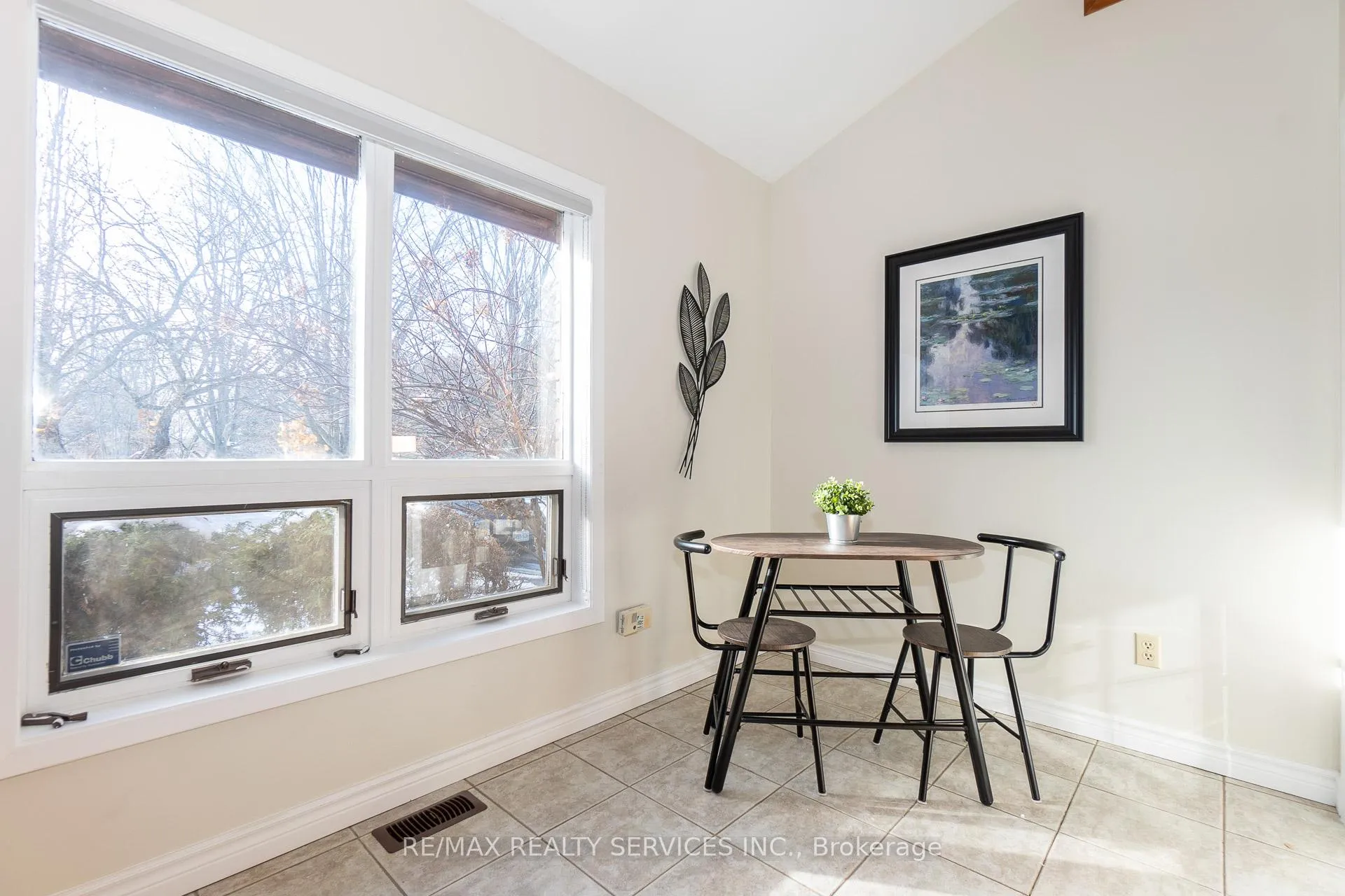 Photo 8 of 9 Damascus Drive, Caledon, Caledon East — HOMEH