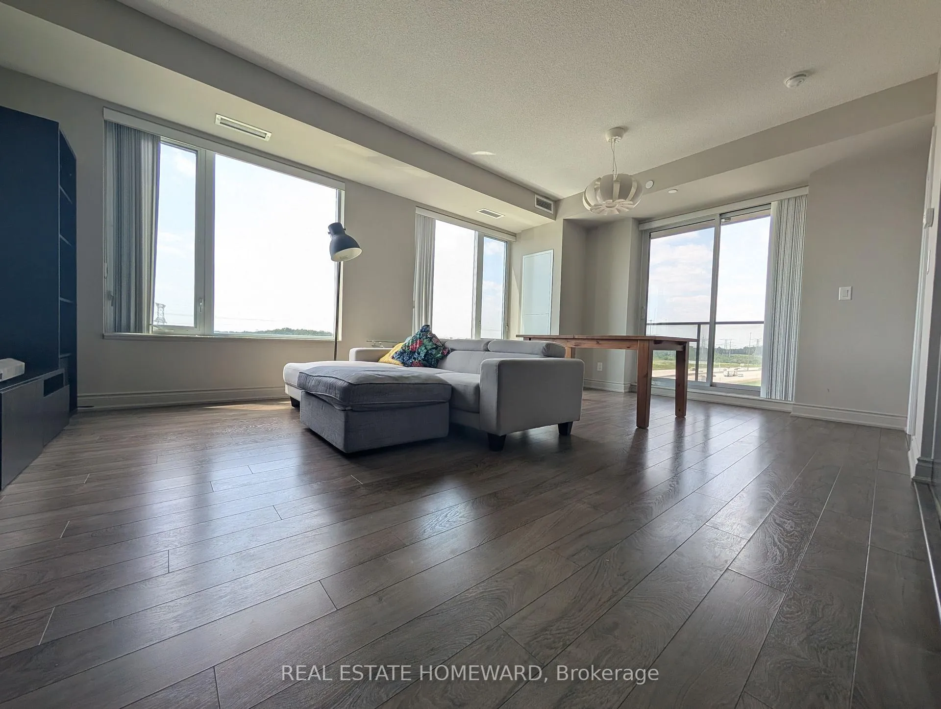 Photo 2 of Unit 915, 325 South Park Road, Markham, Commerce Valley — HOMEH