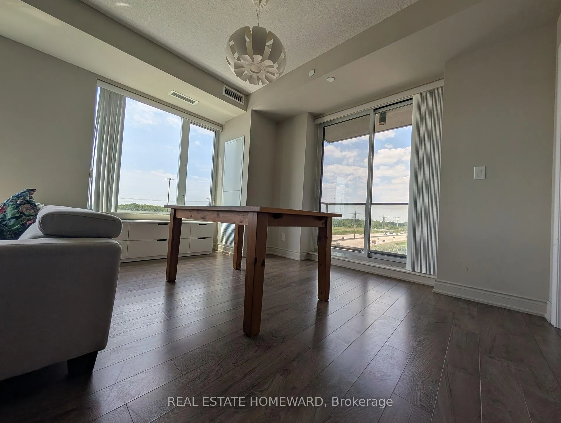 Photo 6 of Unit 915, 325 South Park Road, Markham, Commerce Valley — HOMEH