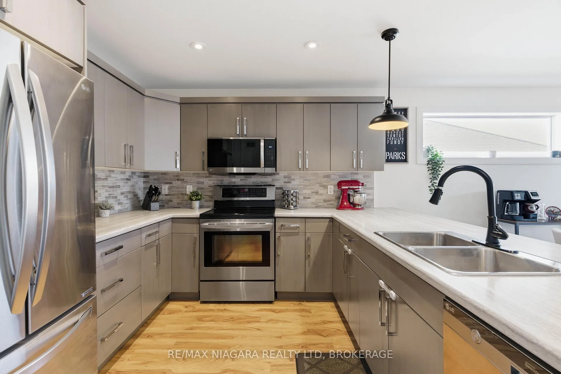 Photo 12 of 9 Granite Drive, Belleville, Belleville Ward — HOMEH