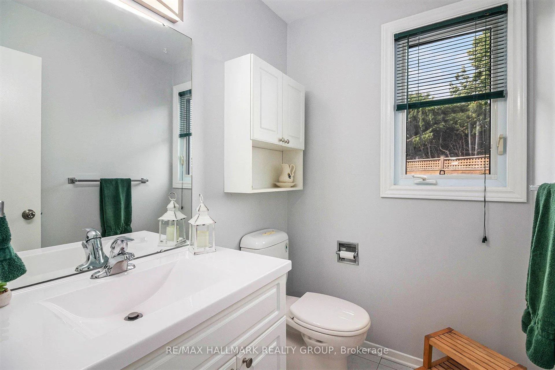 Photo 4 of 270 Mceachern Crescent, Ottawa, Bilberry Creek/Queenswood Heights — HOMEH