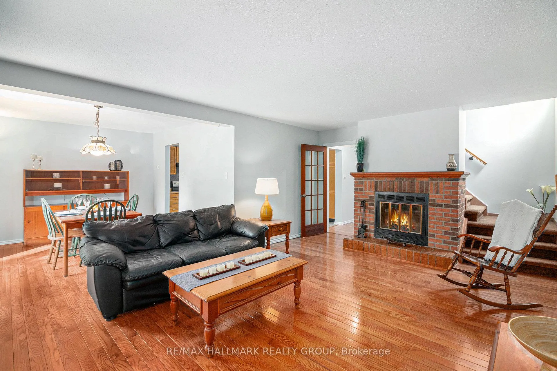 Photo 7 of 270 Mceachern Crescent, Ottawa, Bilberry Creek/Queenswood Heights — HOMEH
