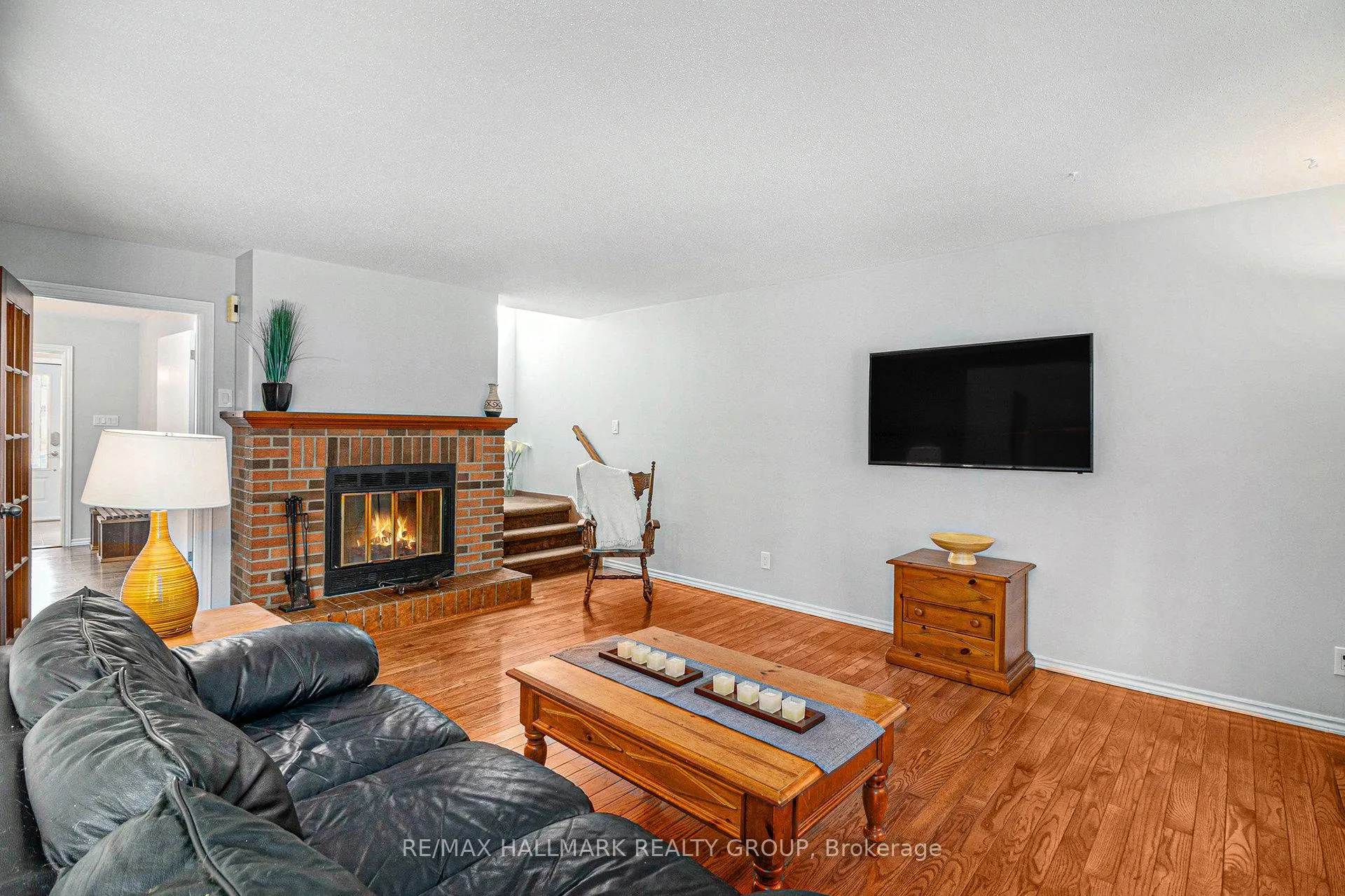 Photo 10 of 270 Mceachern Crescent, Ottawa, Bilberry Creek/Queenswood Heights — HOMEH