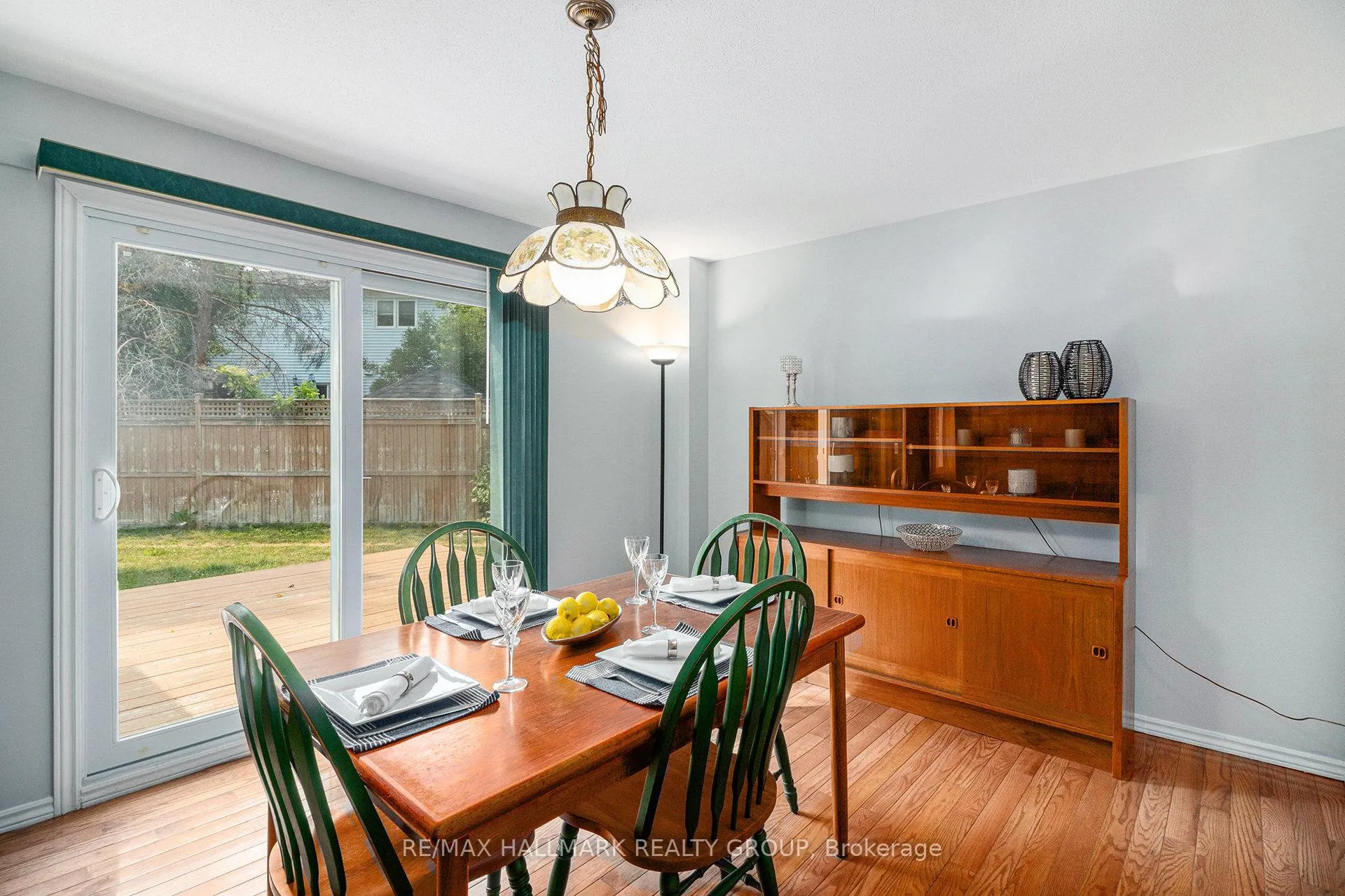 Photo 13 of 270 Mceachern Crescent, Ottawa, Bilberry Creek/Queenswood Heights — HOMEH