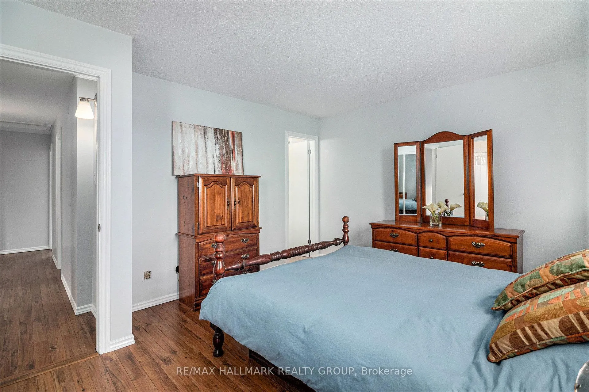 Photo 15 of 270 Mceachern Crescent, Ottawa, Bilberry Creek/Queenswood Heights — HOMEH