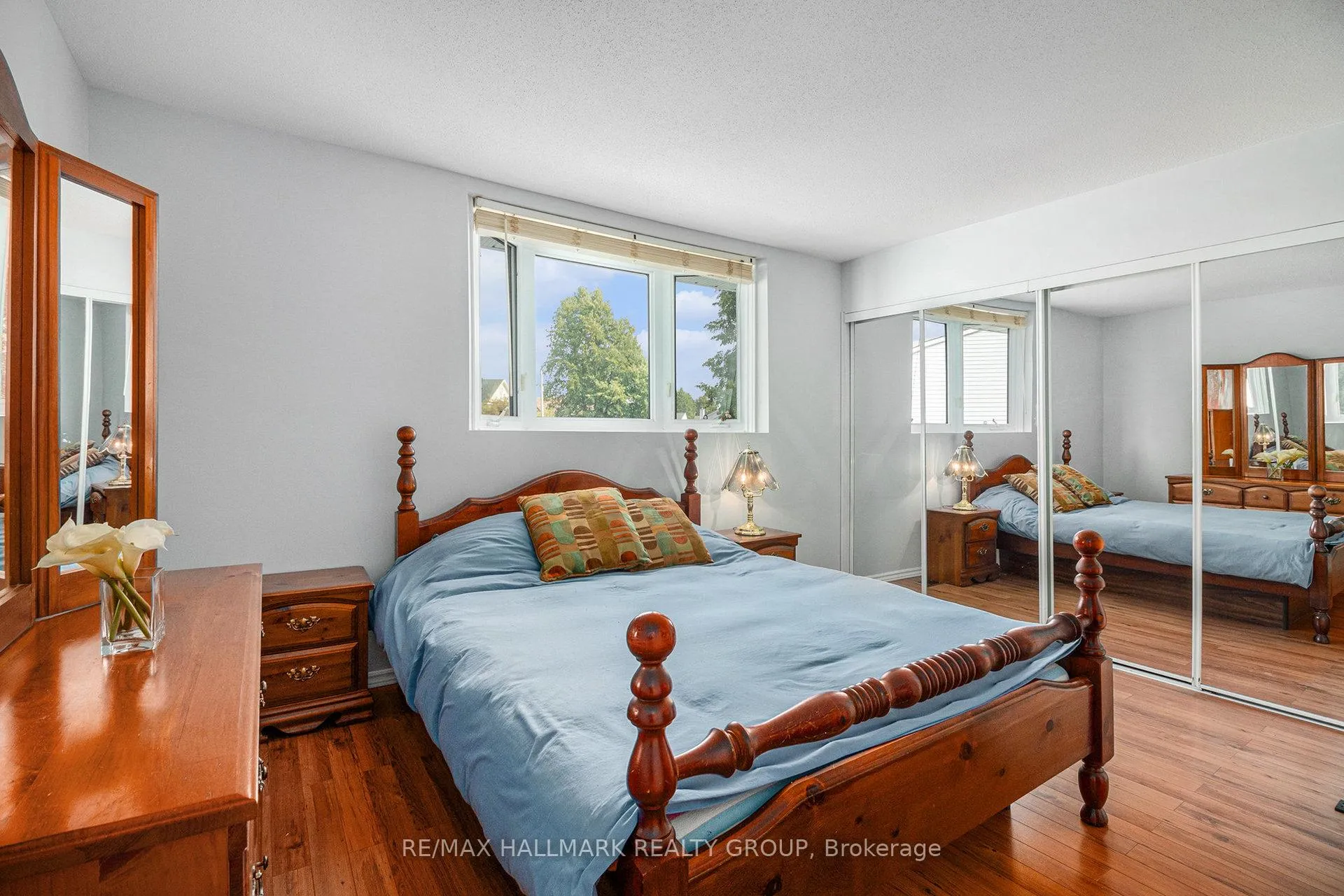 Photo 16 of 270 Mceachern Crescent, Ottawa, Bilberry Creek/Queenswood Heights — HOMEH