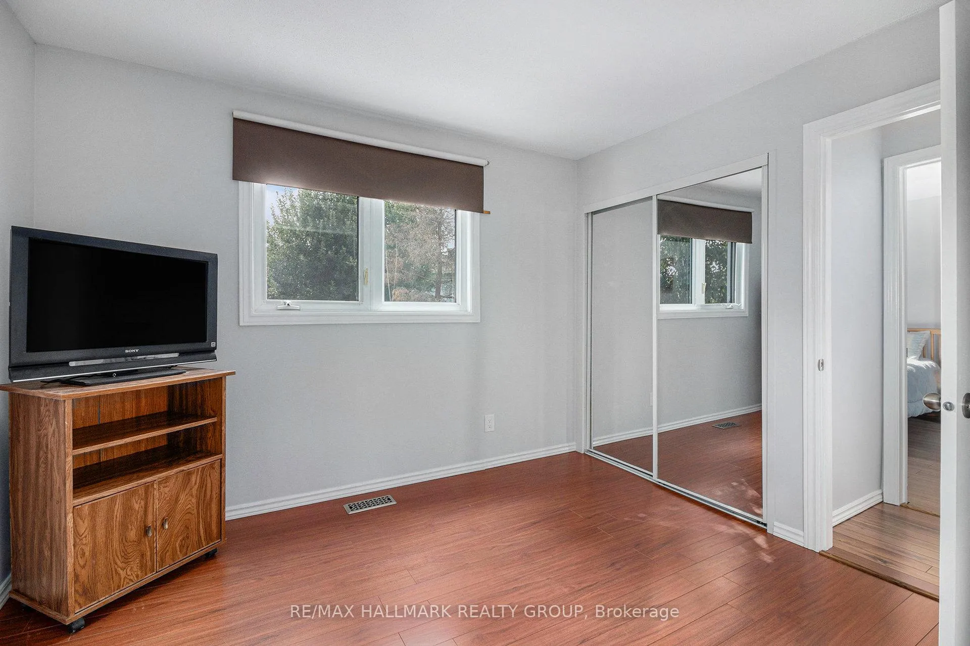 Photo 22 of 270 Mceachern Crescent, Ottawa, Bilberry Creek/Queenswood Heights — HOMEH