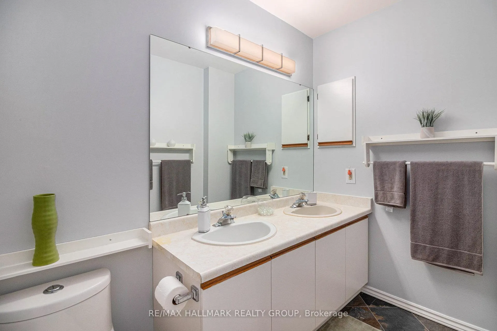 Photo 25 of 270 Mceachern Crescent, Ottawa, Bilberry Creek/Queenswood Heights — HOMEH
