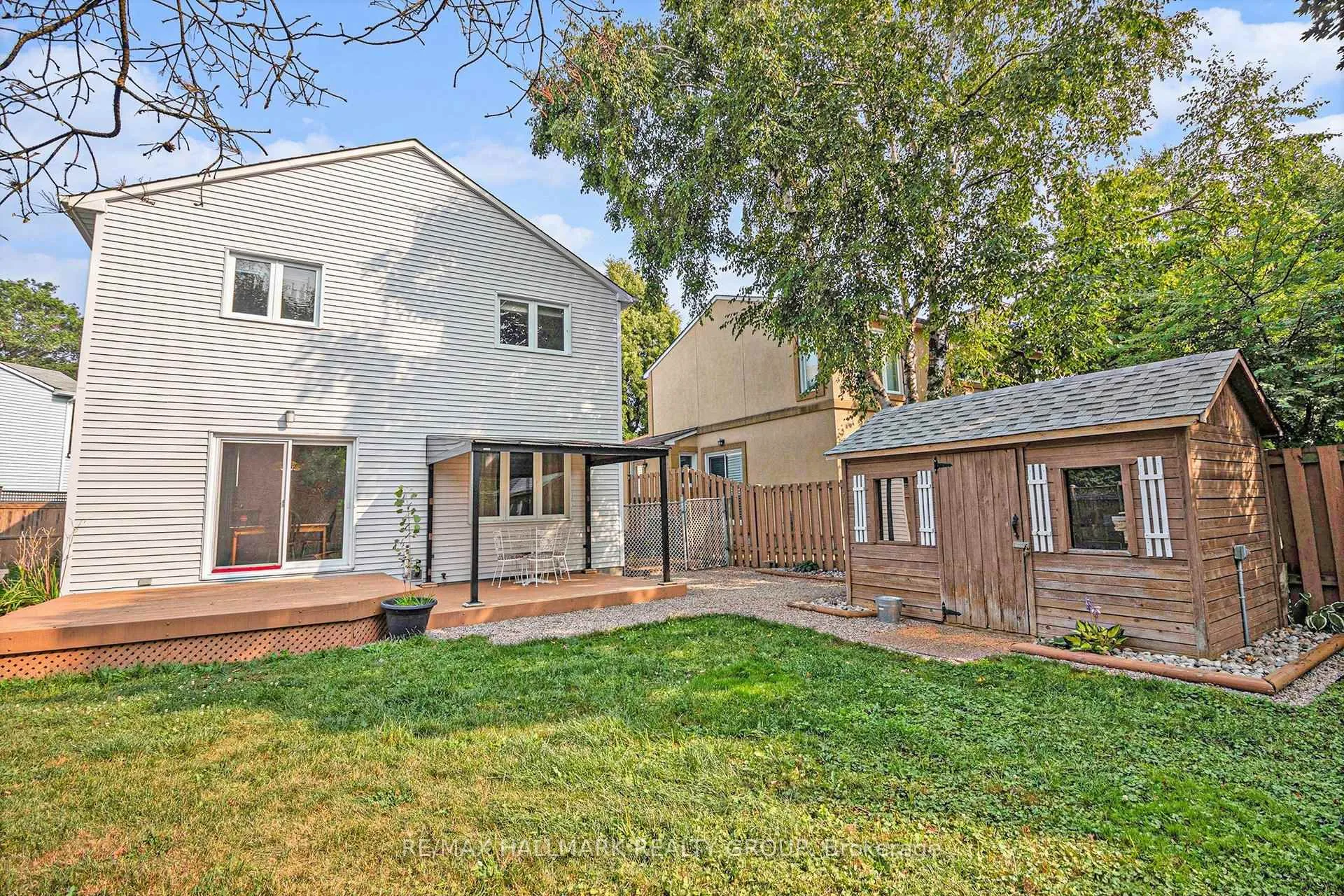 Photo 27 of 270 Mceachern Crescent, Ottawa, Bilberry Creek/Queenswood Heights — HOMEH