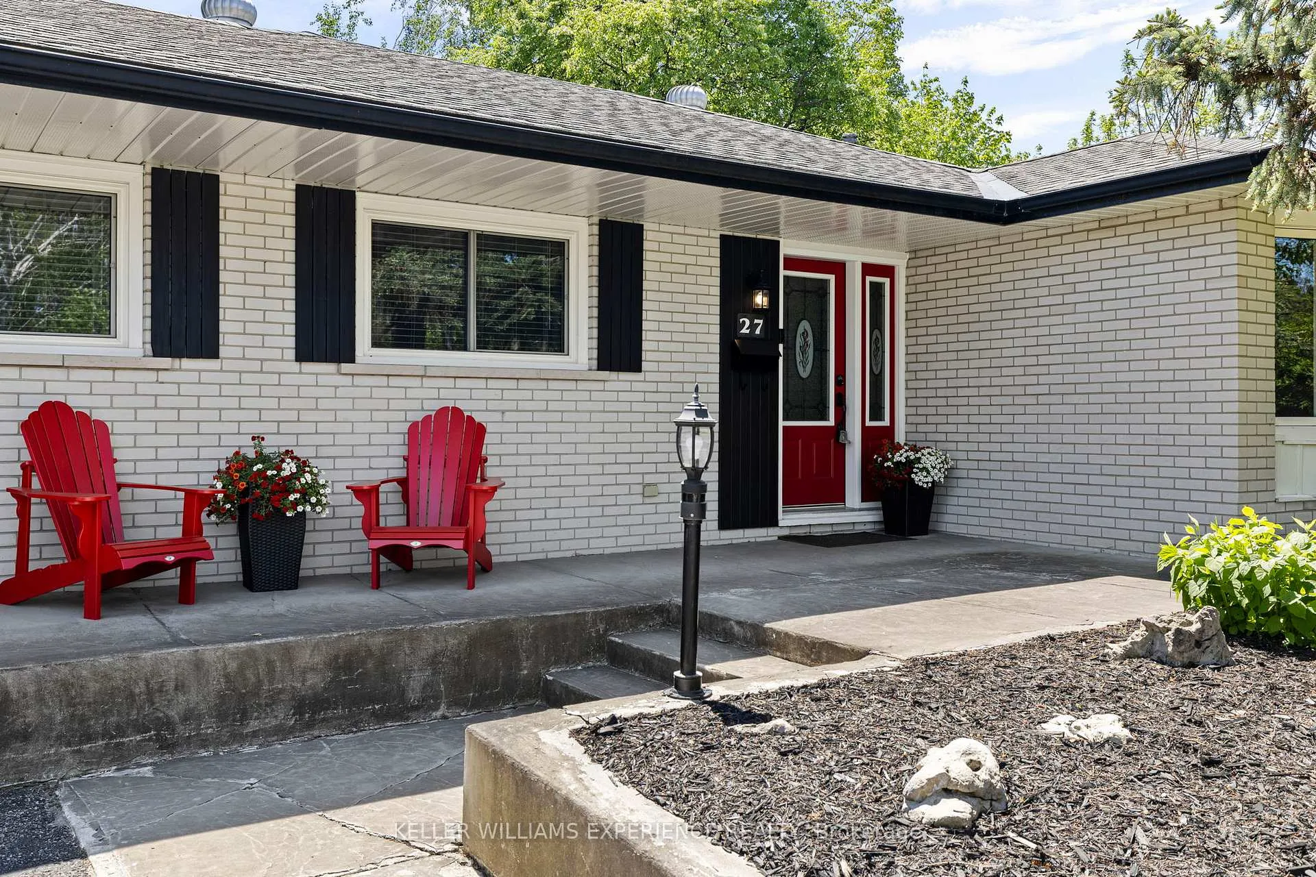 Photo 3 of 27 Ottaway Avenue, Barrie, Wellington — HOMEH