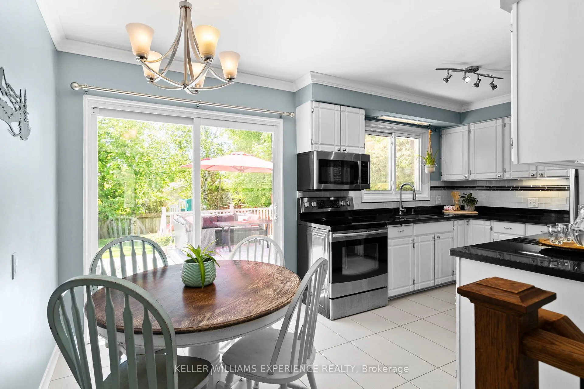Photo 11 of 27 Ottaway Avenue, Barrie, Wellington — HOMEH