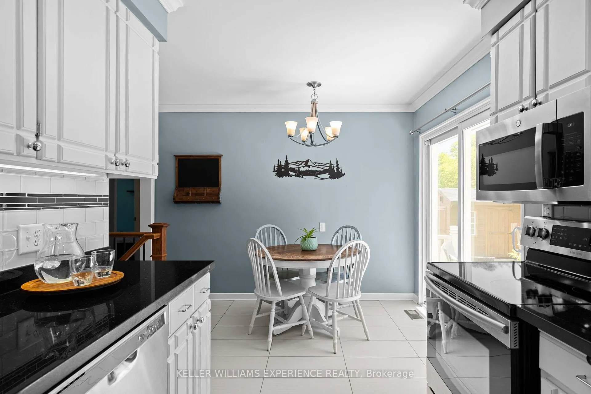Photo 13 of 27 Ottaway Avenue, Barrie, Wellington — HOMEH