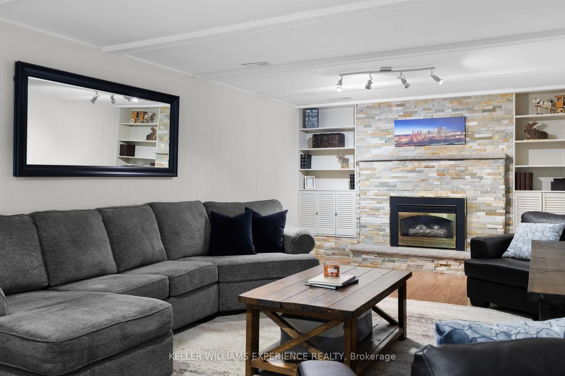 Photo 23 of 27 Ottaway Avenue, Barrie, Wellington — HOMEH