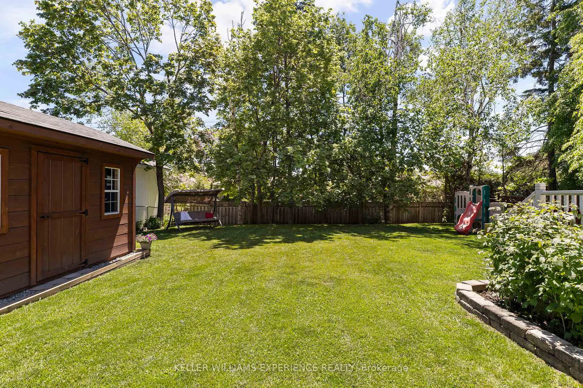 Photo 33 of 27 Ottaway Avenue, Barrie, Wellington — HOMEH