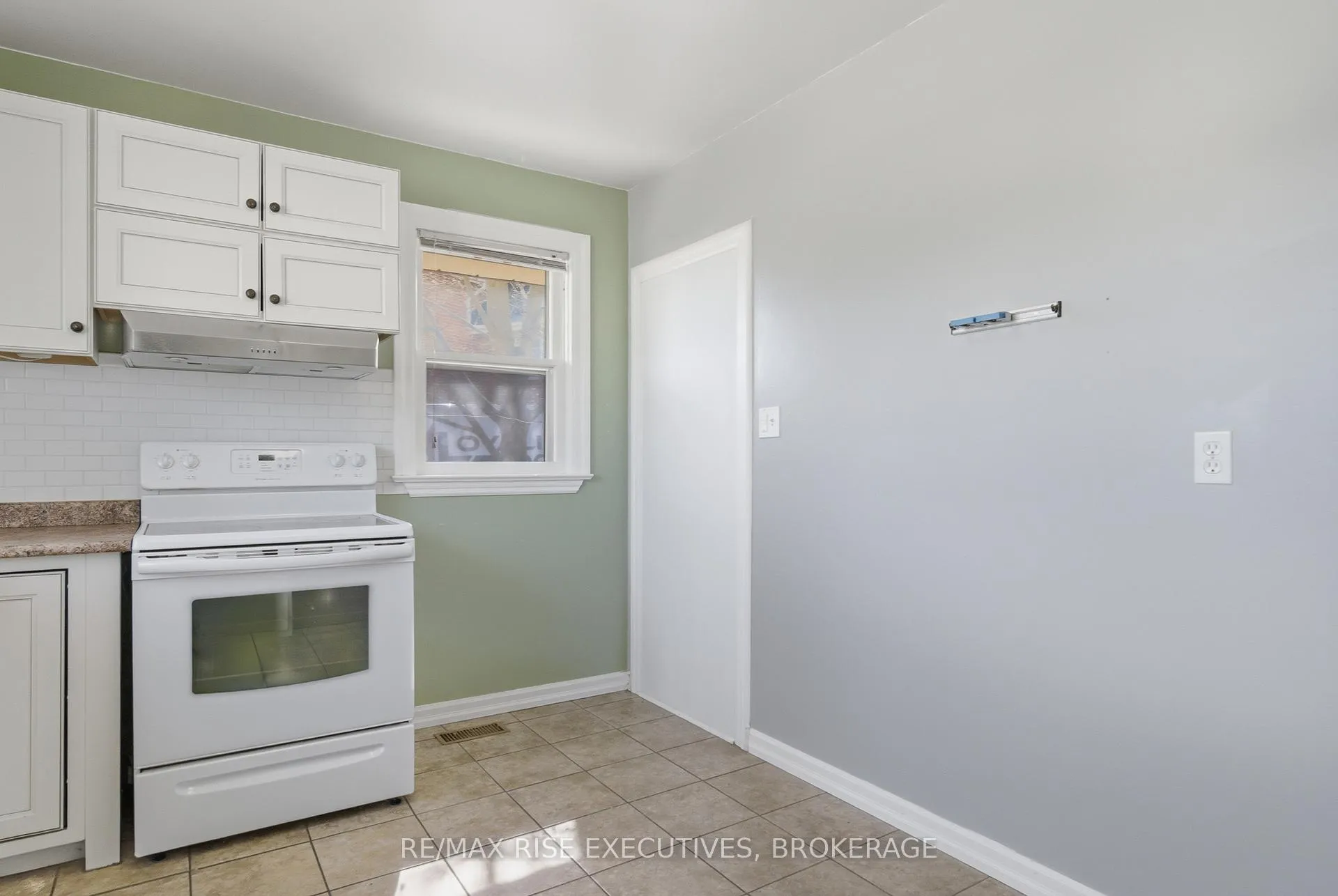 Photo 10 of 7 Benjamin Street, Belleville, Belleville Ward — HOMEH