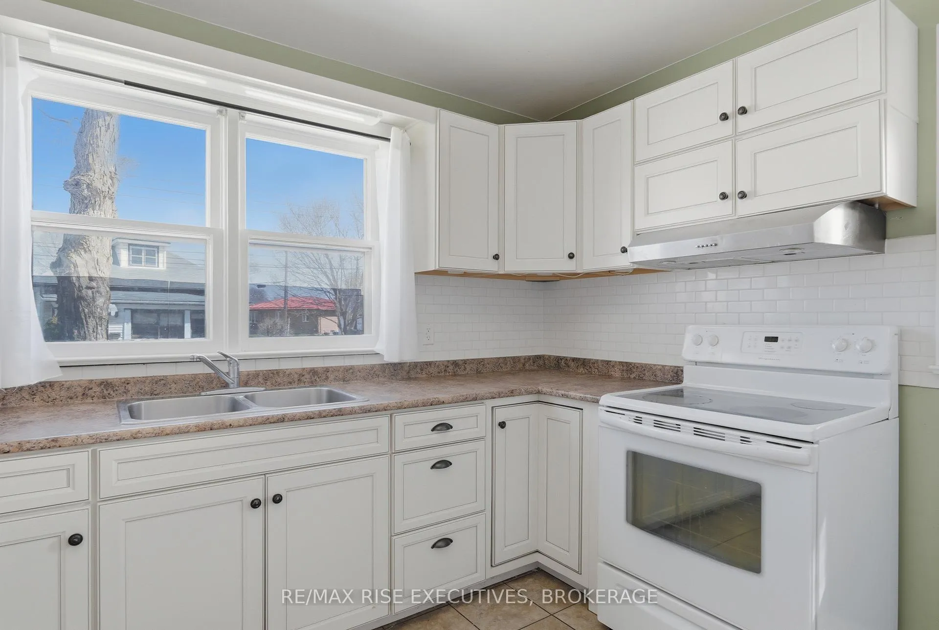 Photo 11 of 7 Benjamin Street, Belleville, Belleville Ward — HOMEH