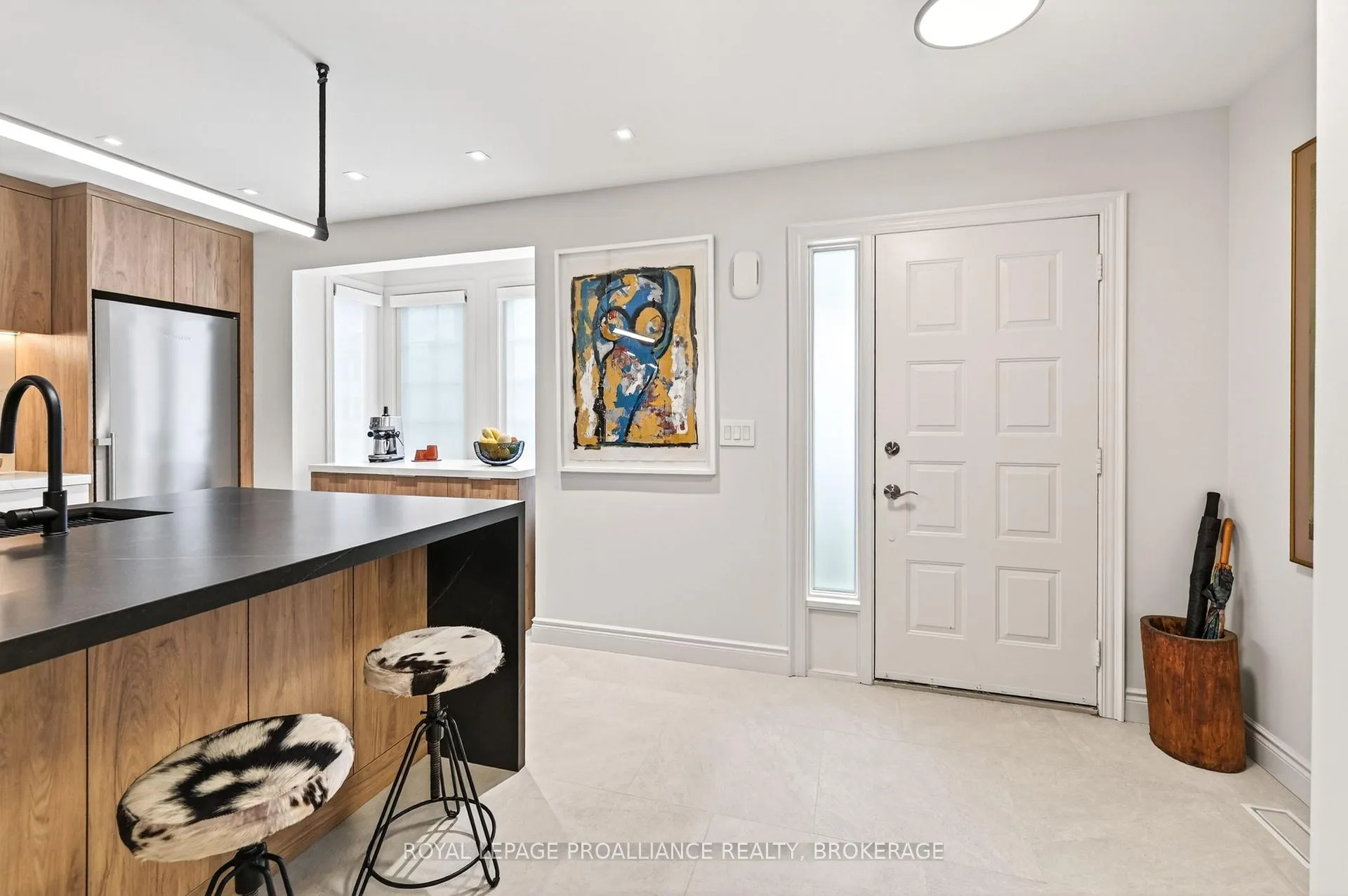 Photo 2 of Unit 43, 1 Place D'armes, Kingston, East of Sir John A. Blvd — HOMEH