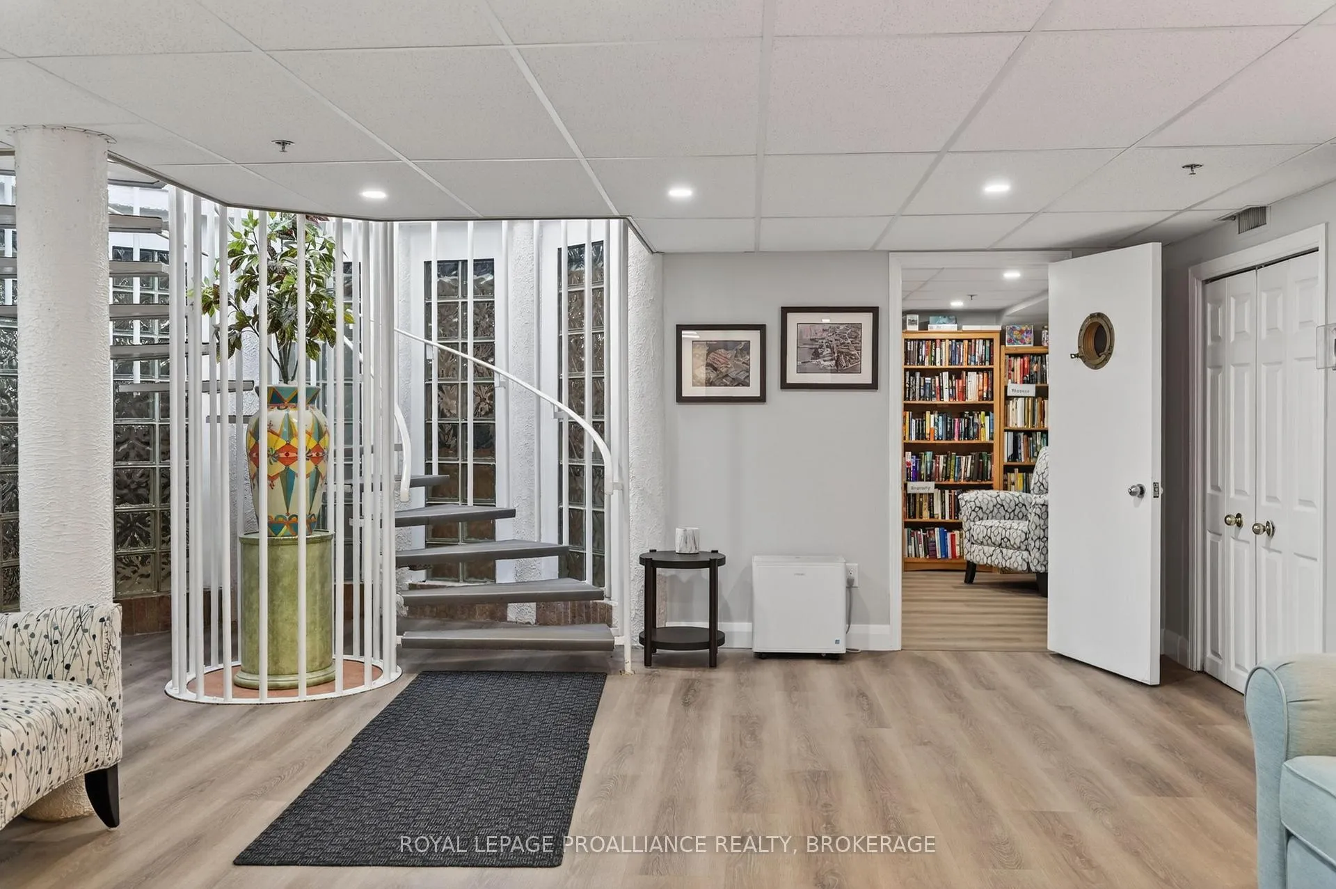 Photo 33 of Unit 43, 1 Place D'armes, Kingston, East of Sir John A. Blvd — HOMEH