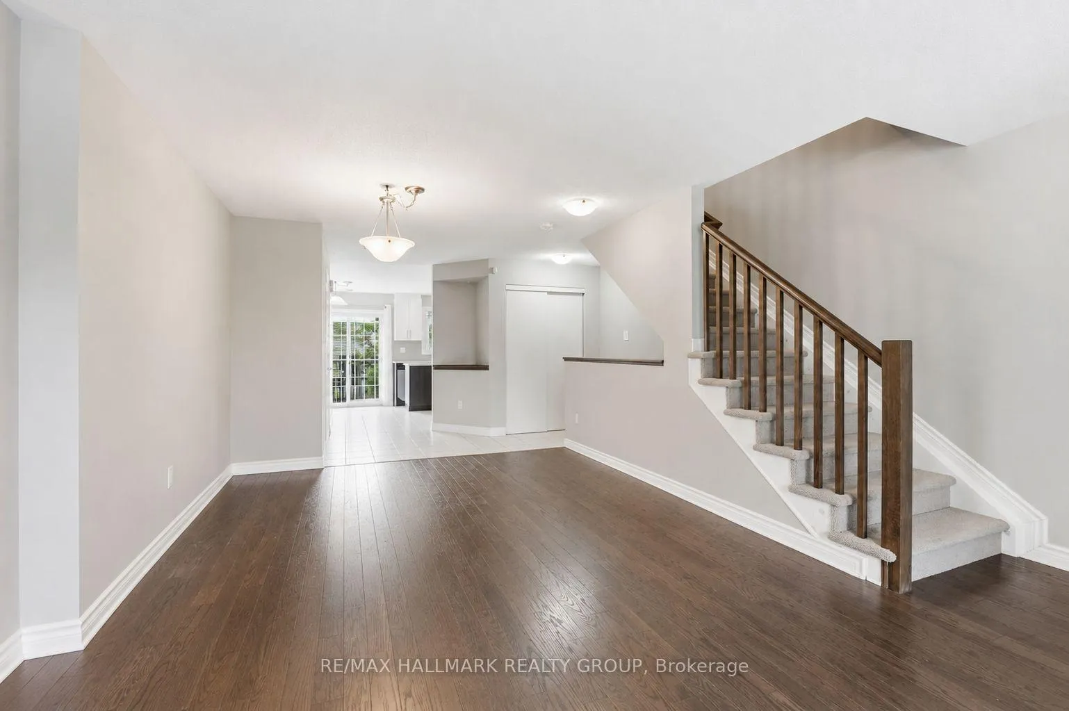 Photo 11 of 670 Danaca Private, Ottawa, Carson Meadows — HOMEH
