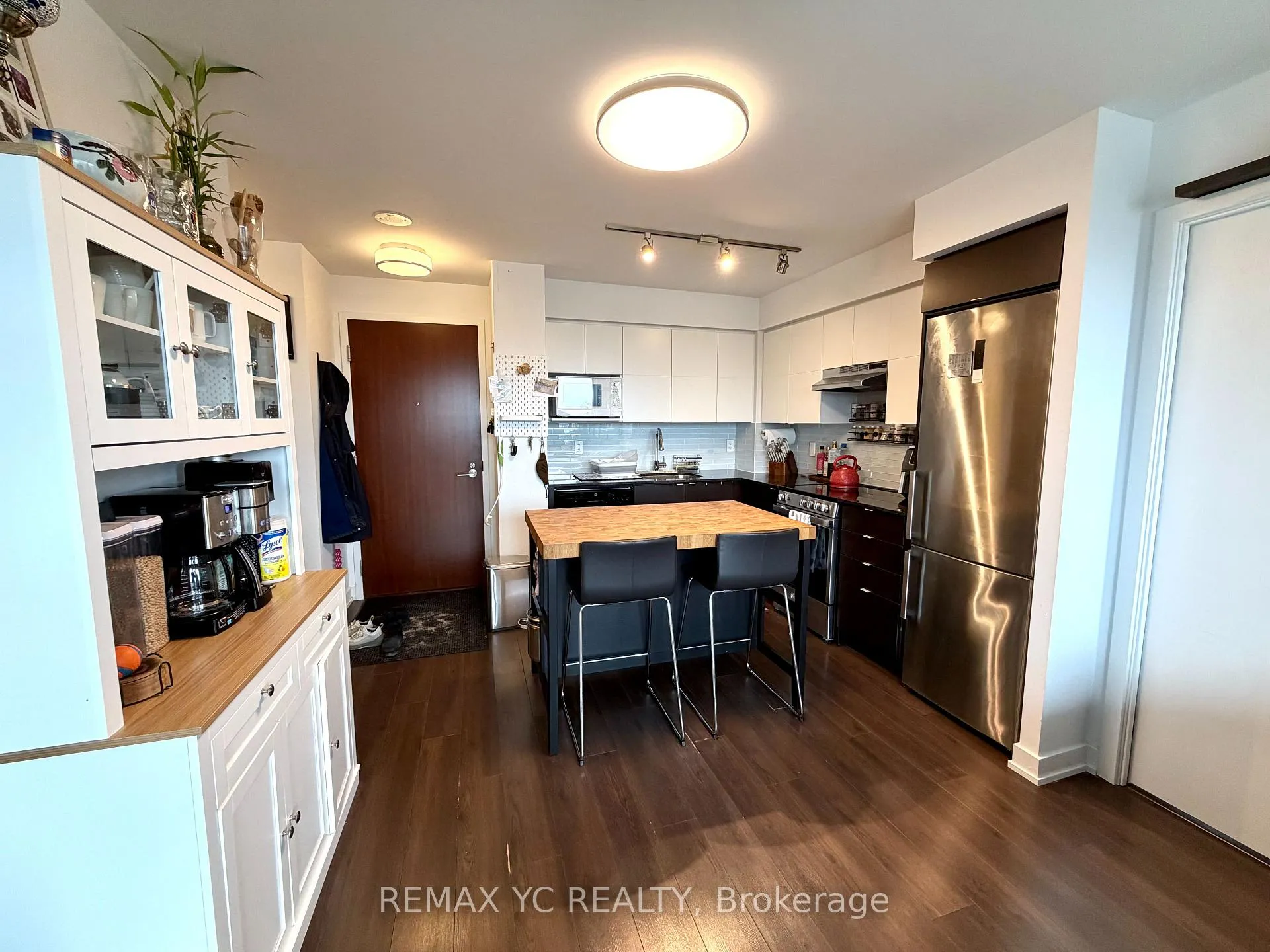 Photo 3 of Unit 520, 120 Varna Drive, Toronto, Englemount-Lawrence — HOMEH