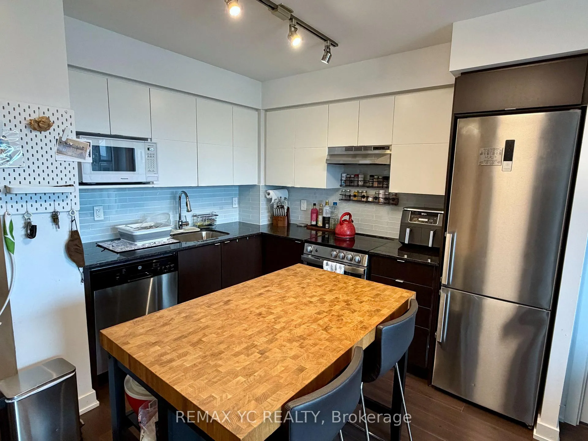 Photo 4 of Unit 520, 120 Varna Drive, Toronto, Englemount-Lawrence — HOMEH