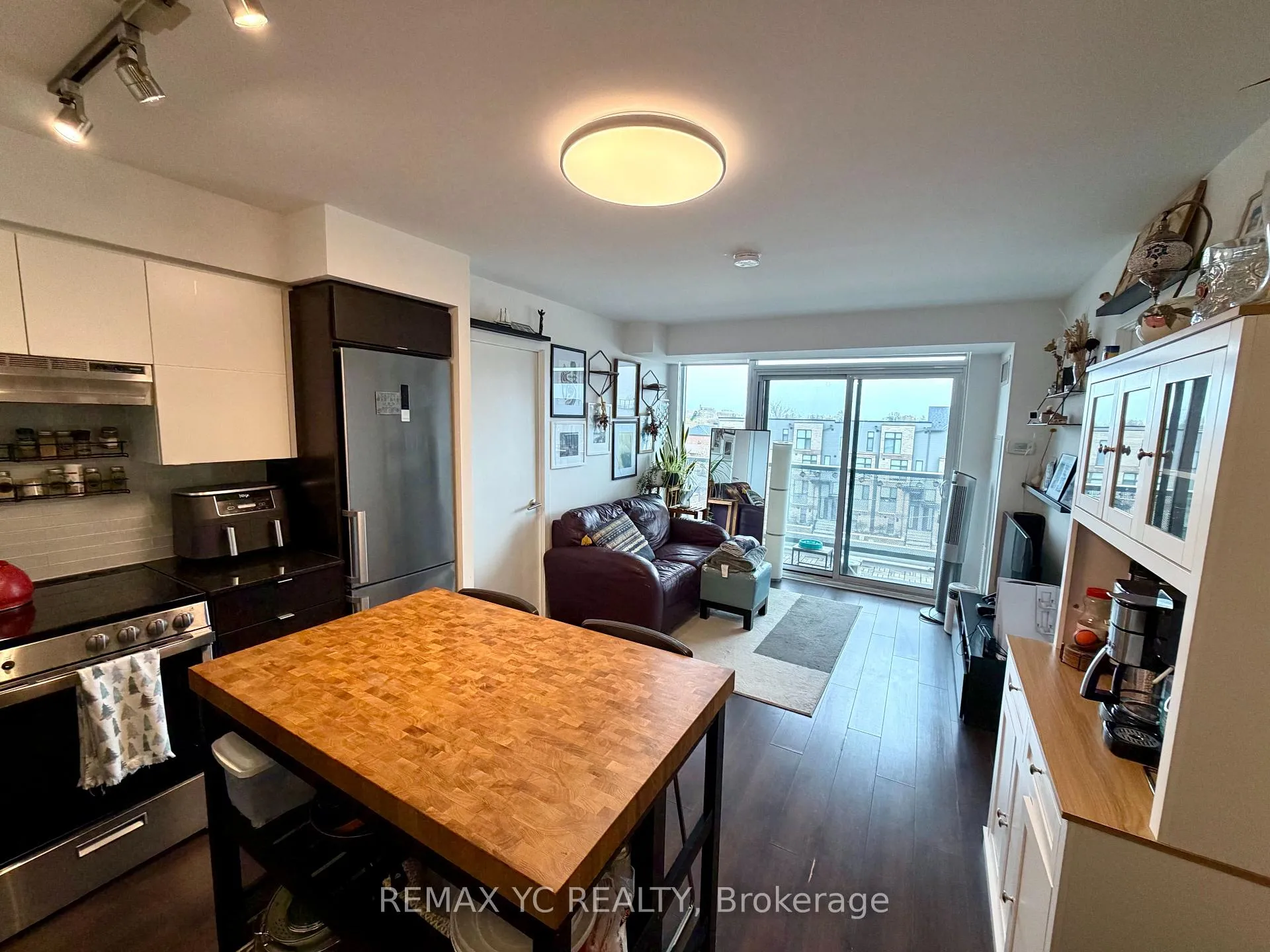 Photo 5 of Unit 520, 120 Varna Drive, Toronto, Englemount-Lawrence — HOMEH