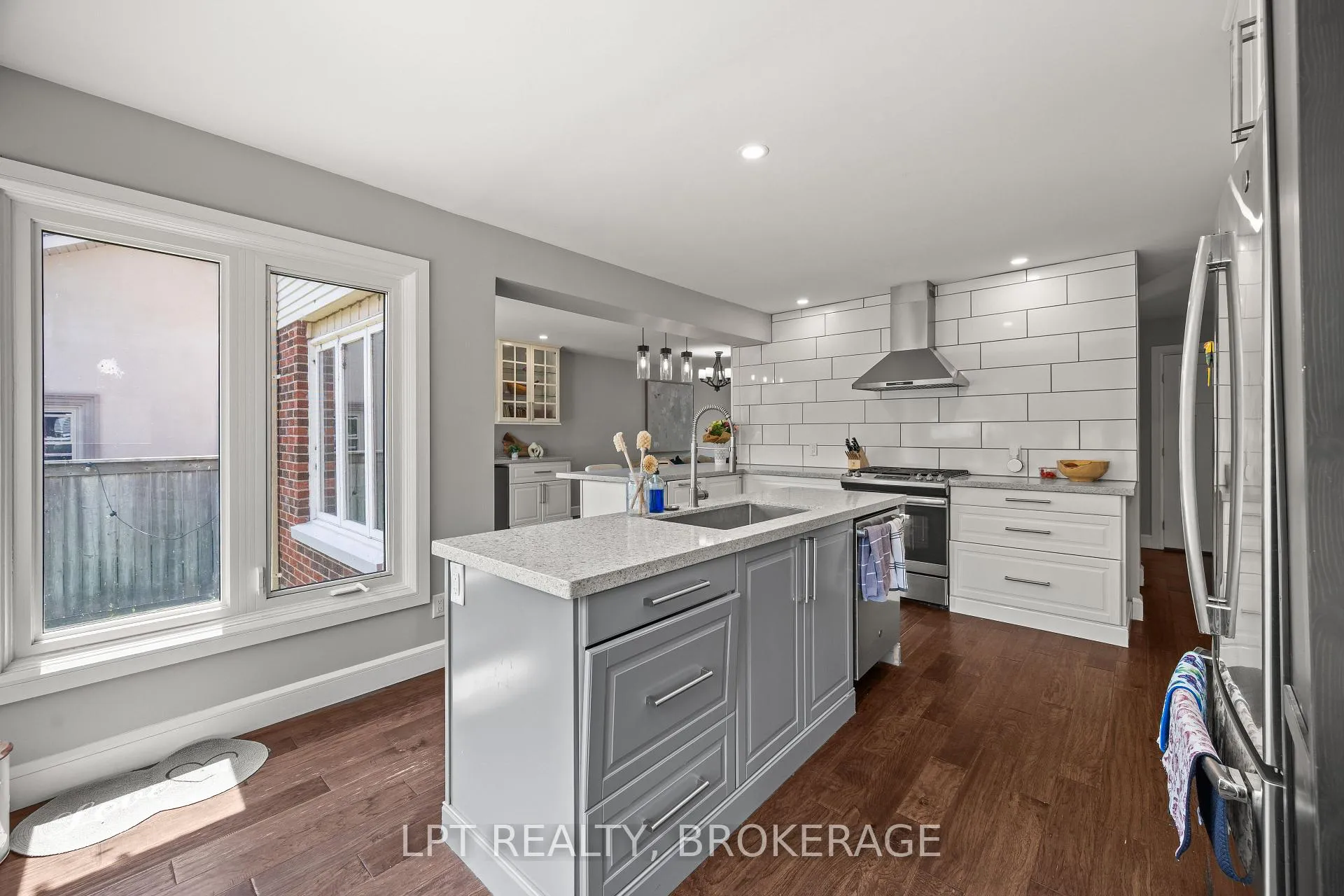 Photo 2 of 19 Collegeview Crescent, Kingston, Central City West — HOMEH