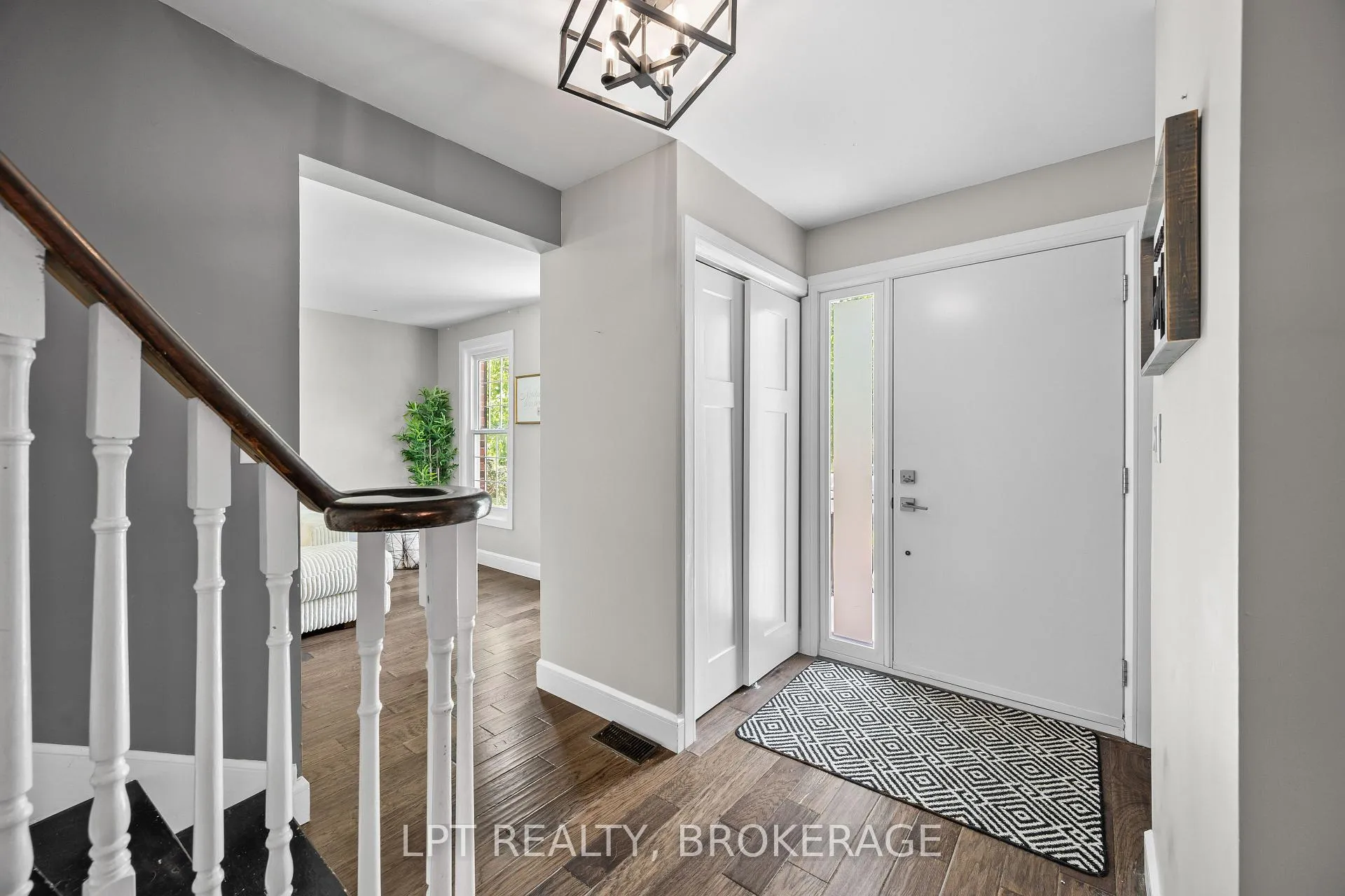 Photo 11 of 19 Collegeview Crescent, Kingston, Central City West — HOMEH