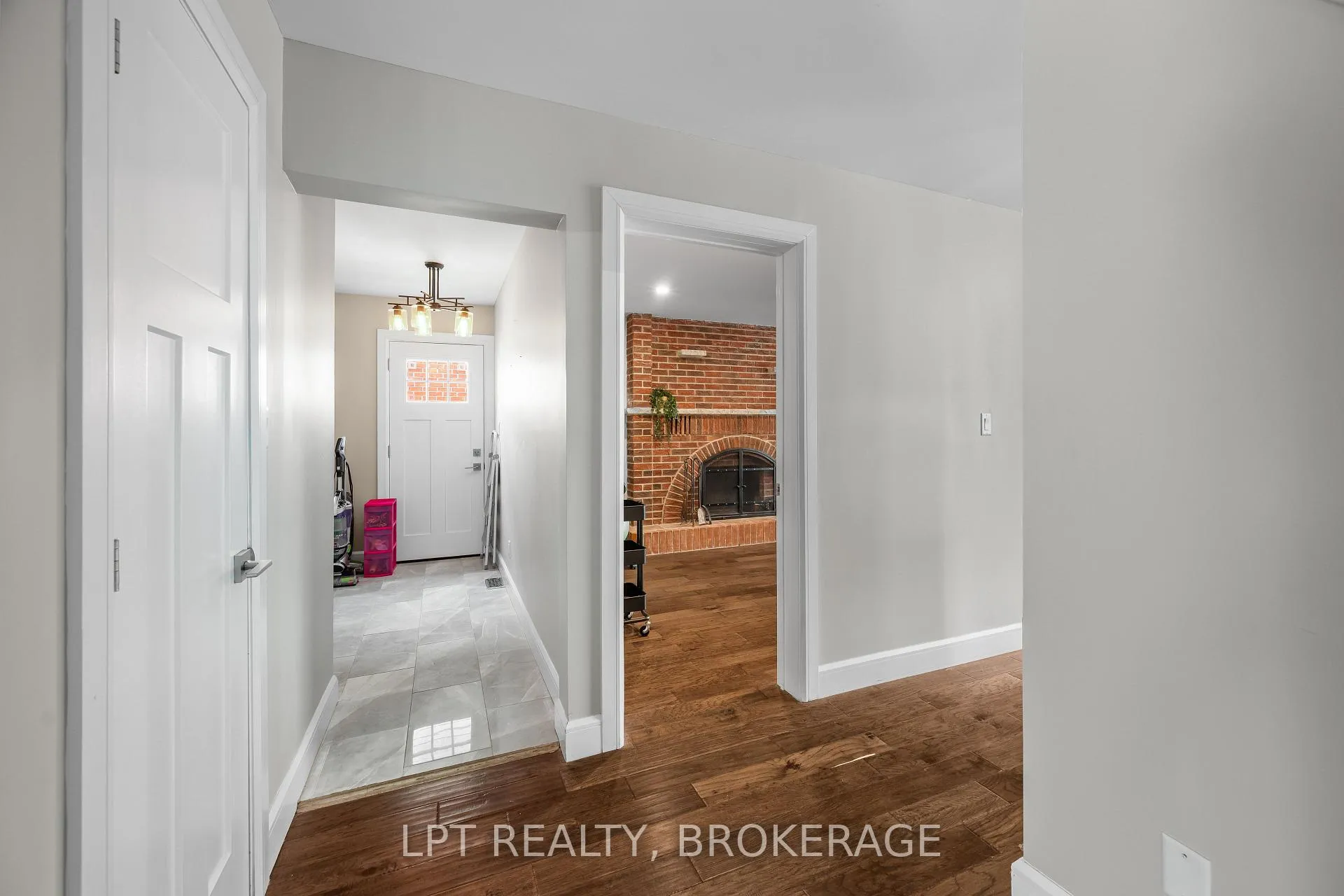 Photo 12 of 19 Collegeview Crescent, Kingston, Central City West — HOMEH