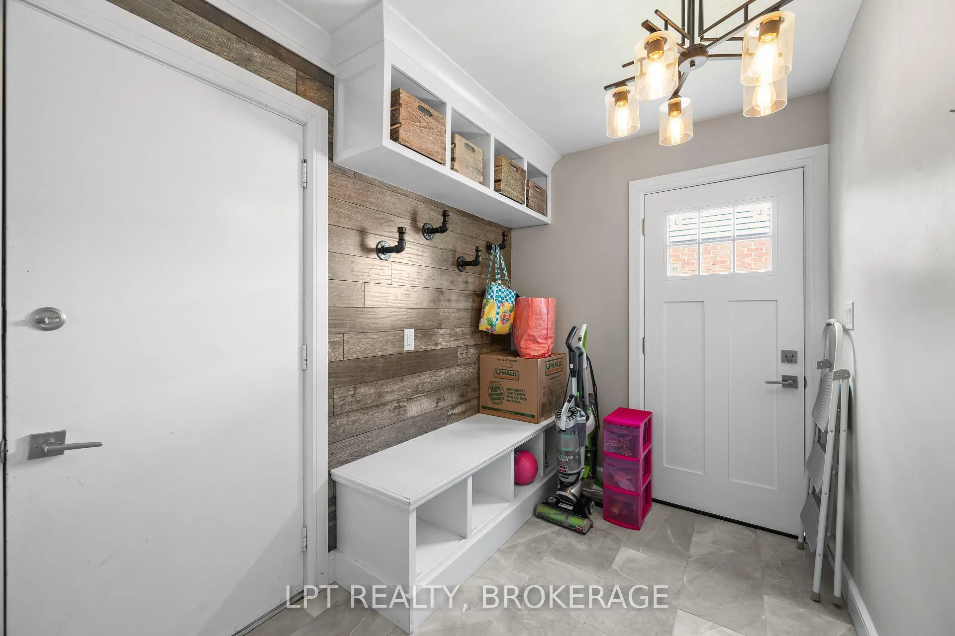 Photo 13 of 19 Collegeview Crescent, Kingston, Central City West — HOMEH